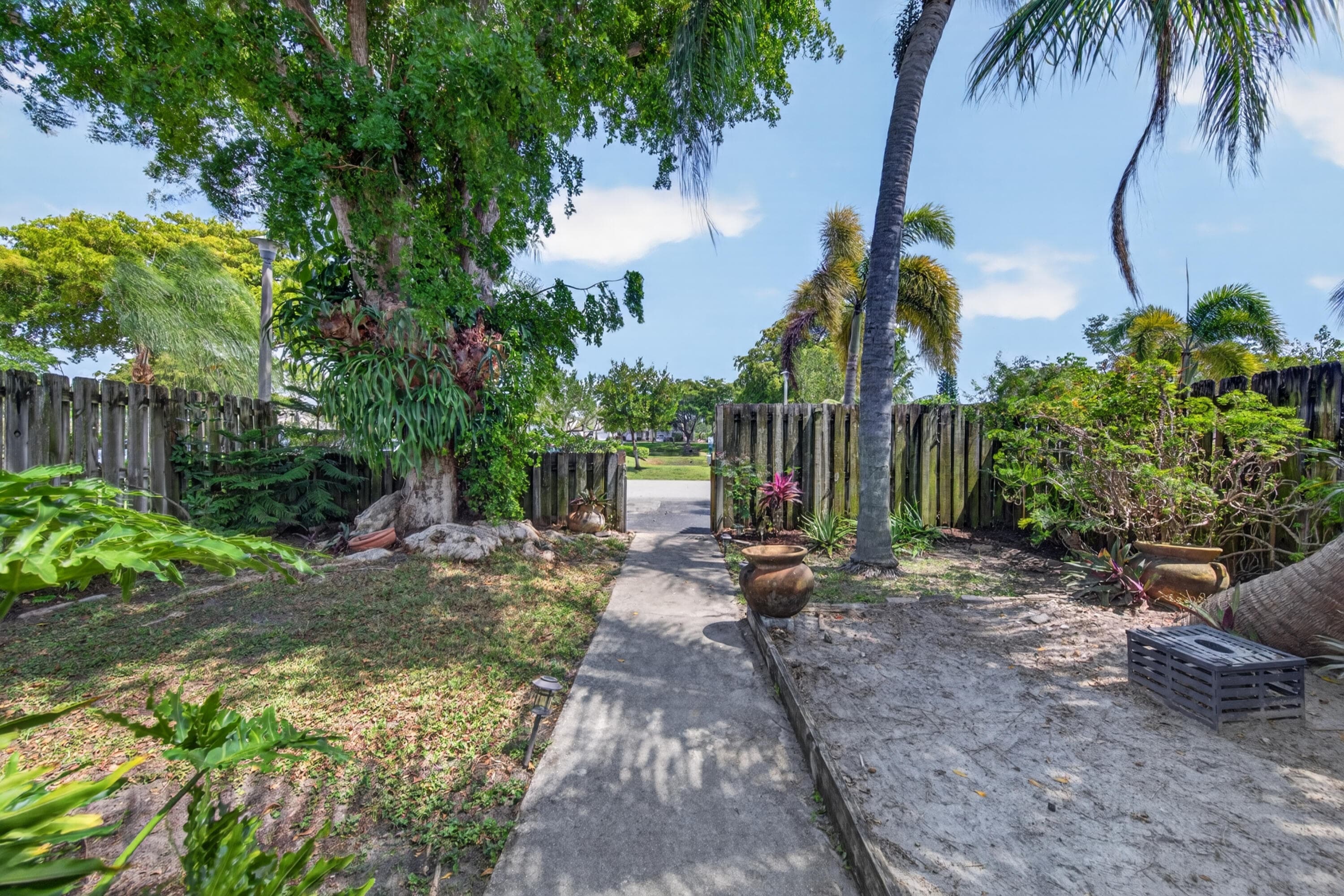 1036 E Lakes Drive, Pompano Beach, FL 33064 — photo 36 of 46