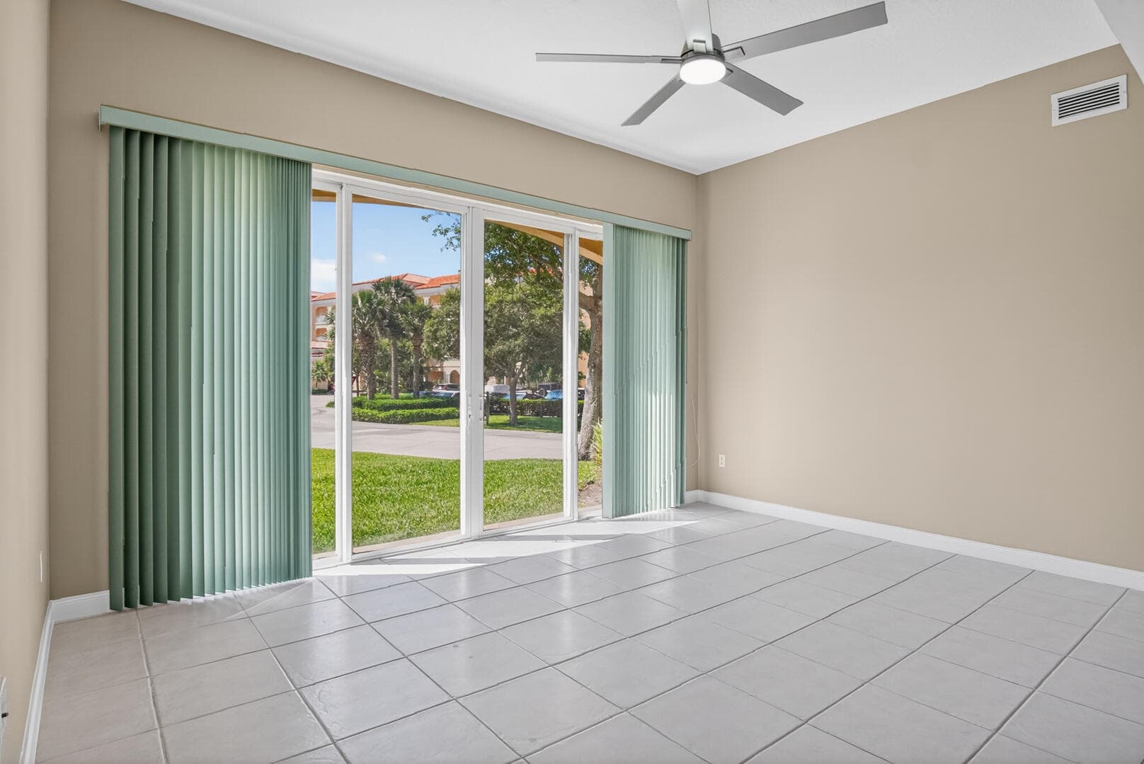 37 E Harbour Isle Dr Drive E 106, Fort Pierce, FL 34949 — photo 17 of 54