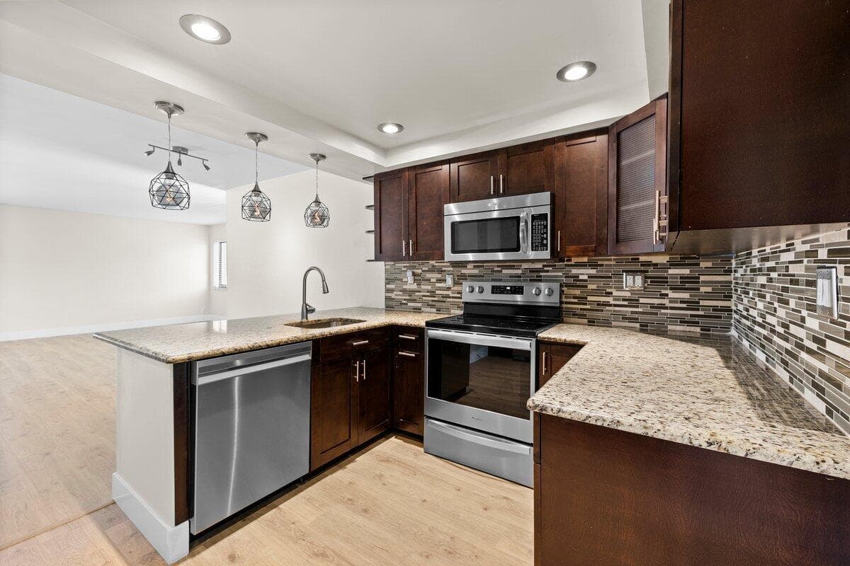 28 Wimbledon Lake Drive 222, Plantation, FL 33324 — photo 3 of 30