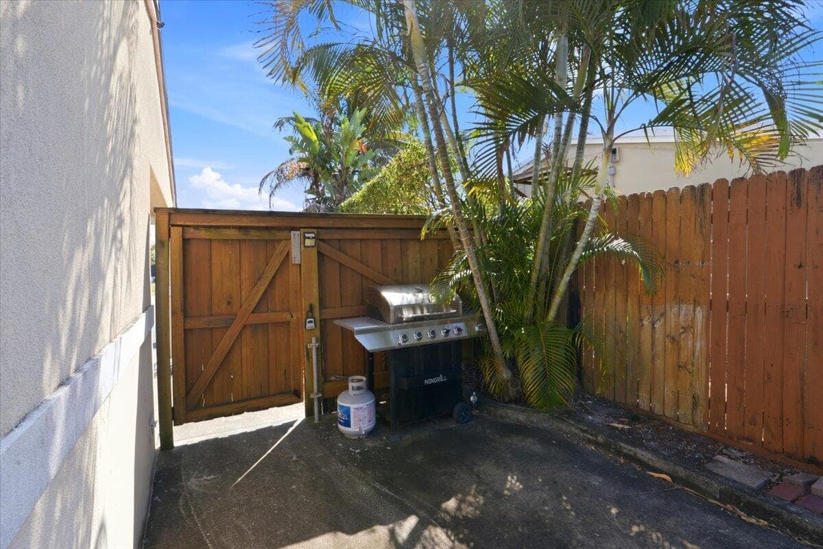541 NE 58th Court, Fort Lauderdale, FL 33334 — photo 33 of 36