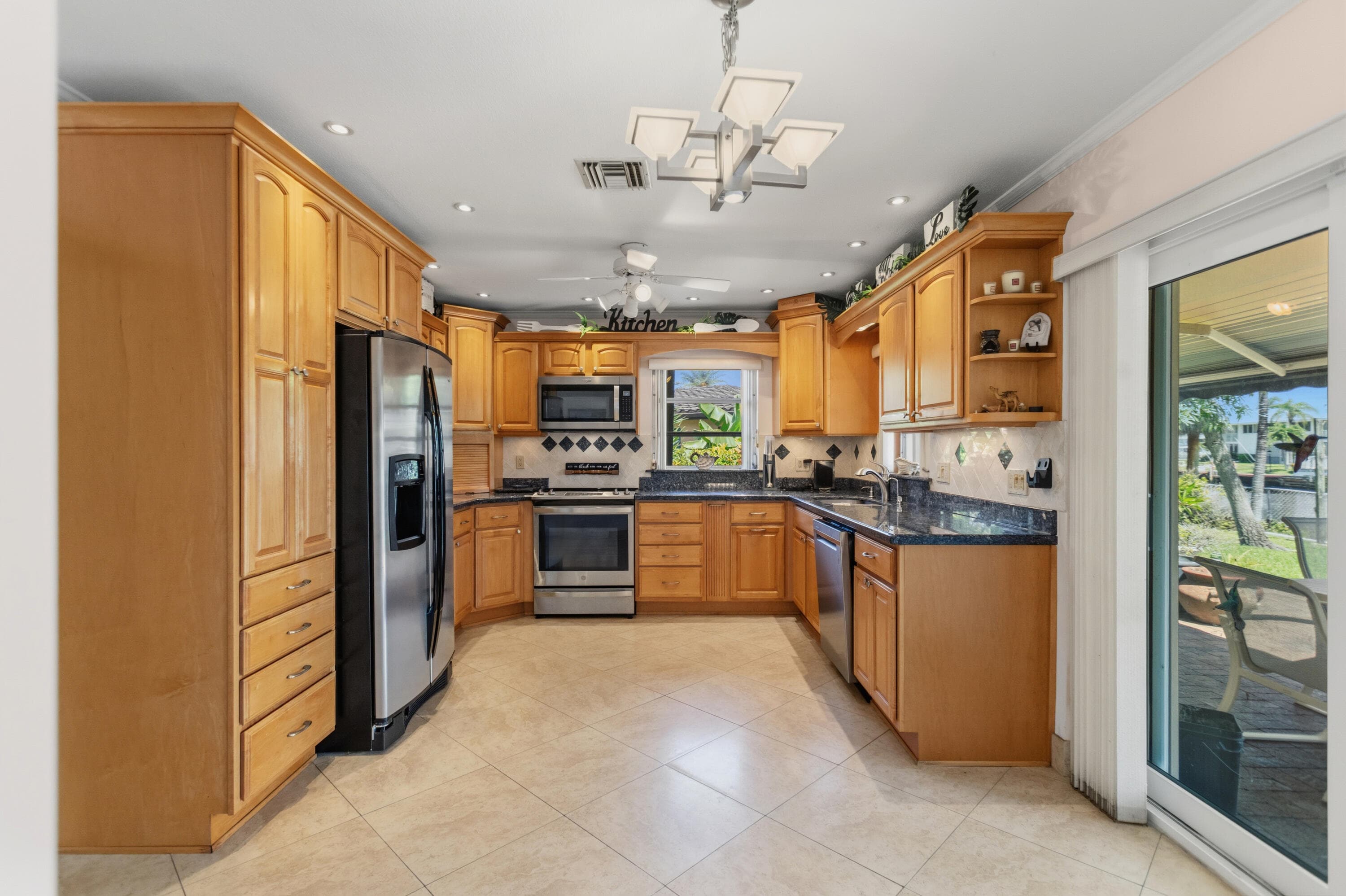 270 SE 5th Terrace, Pompano Beach, FL 33060 — photo 11 of 56