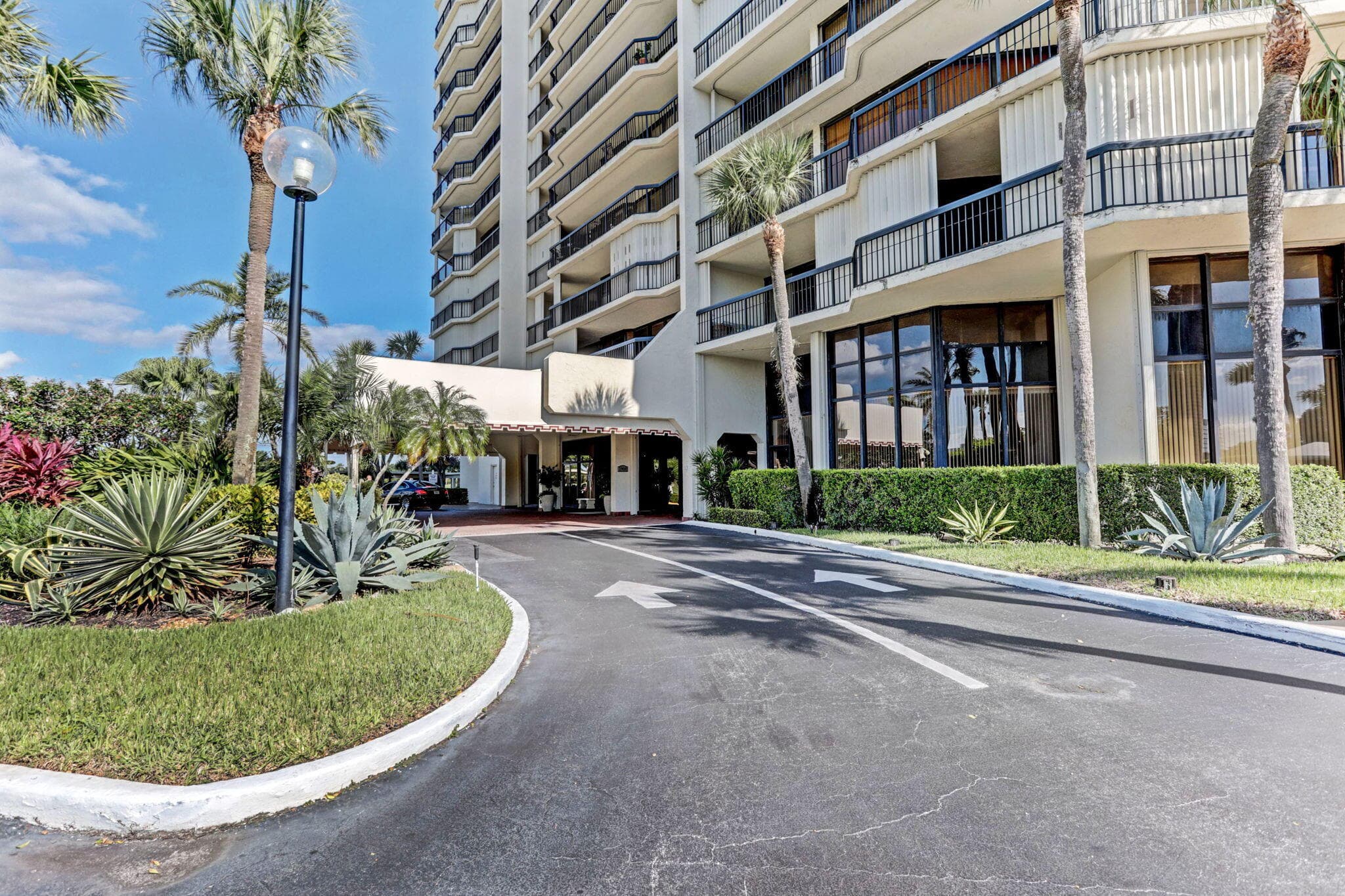 1900 Consulate Place 1705, West Palm Beach, FL 33401 — photo 37 of 60