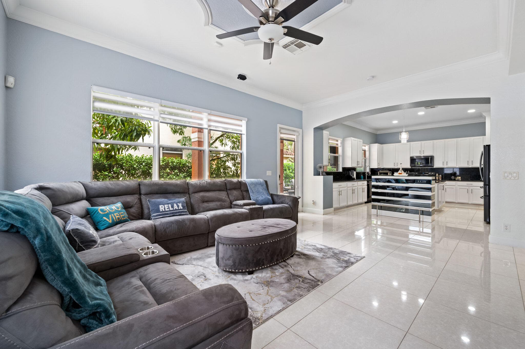 658 Cresta Circle, West Palm Beach, FL 33413 — photo 11 of 44