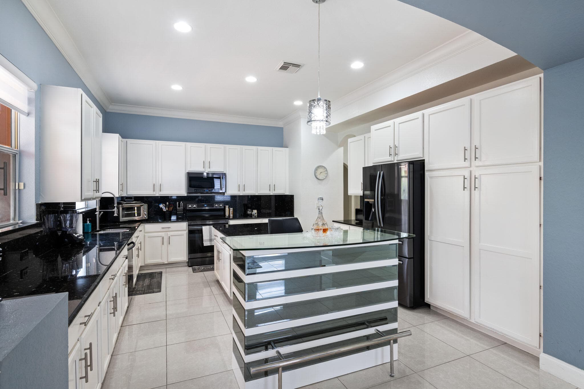 658 Cresta Circle, West Palm Beach, FL 33413 — photo 12 of 44
