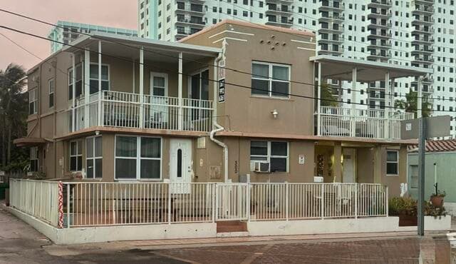 300 Georgia Street 1-5, Hollywood, FL 33019 — photo 3 of 6