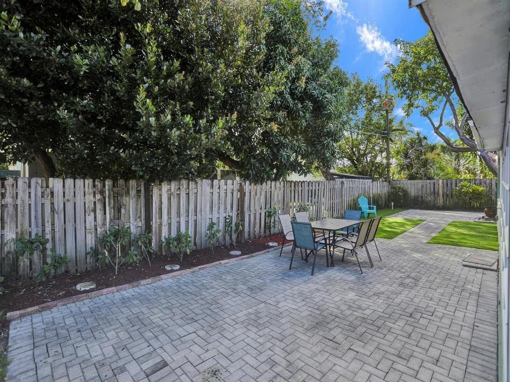 708 NE 24th Avenue, Pompano Beach, FL 33062 — photo 27 of 48