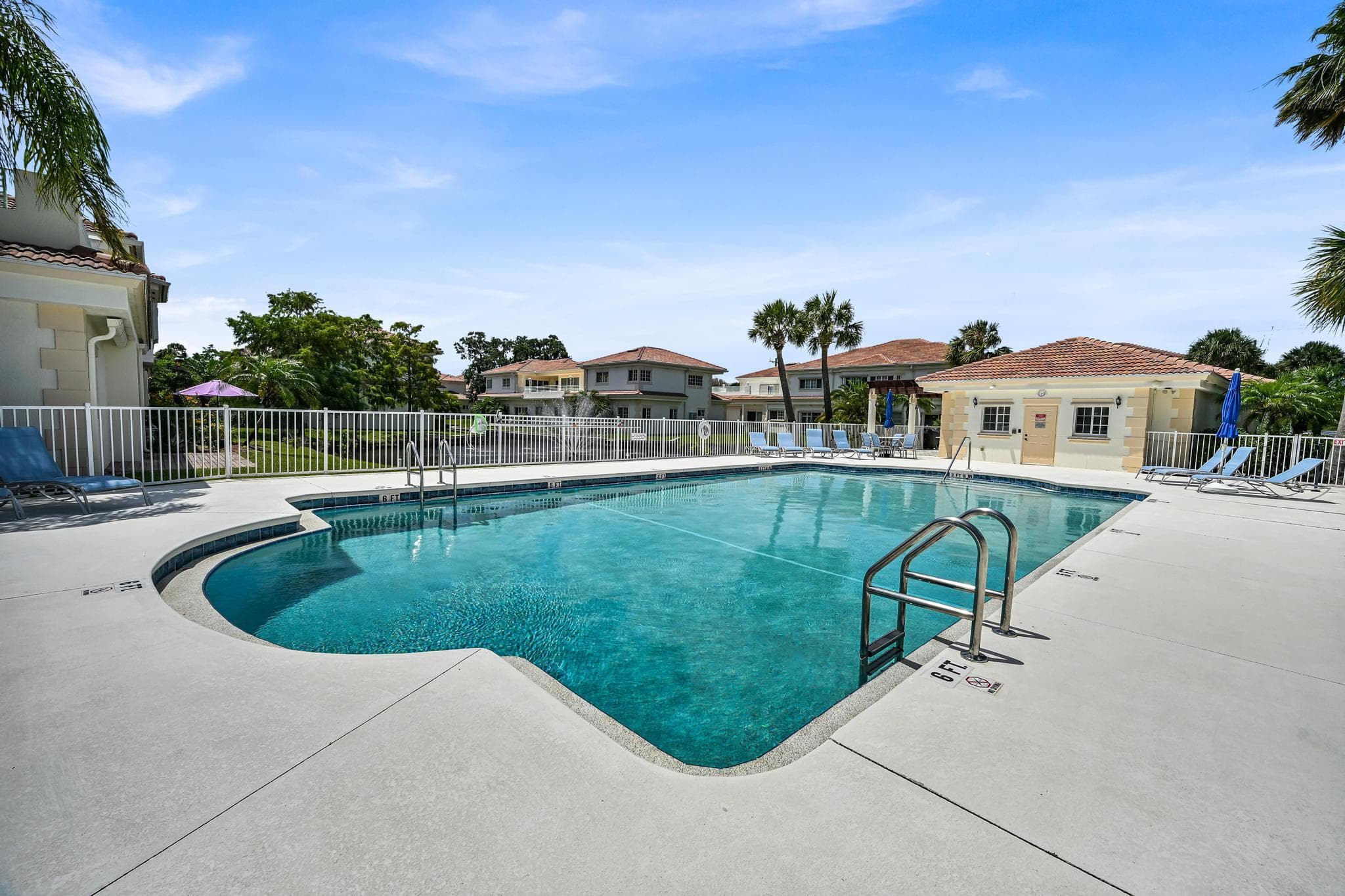 568 7th Square, Vero Beach, FL 32962 — photo 3 of 46