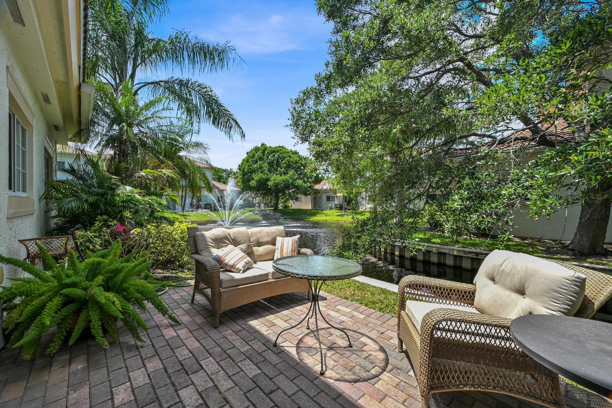 568 7th Square, Vero Beach, FL 32962 — photo 8 of 46