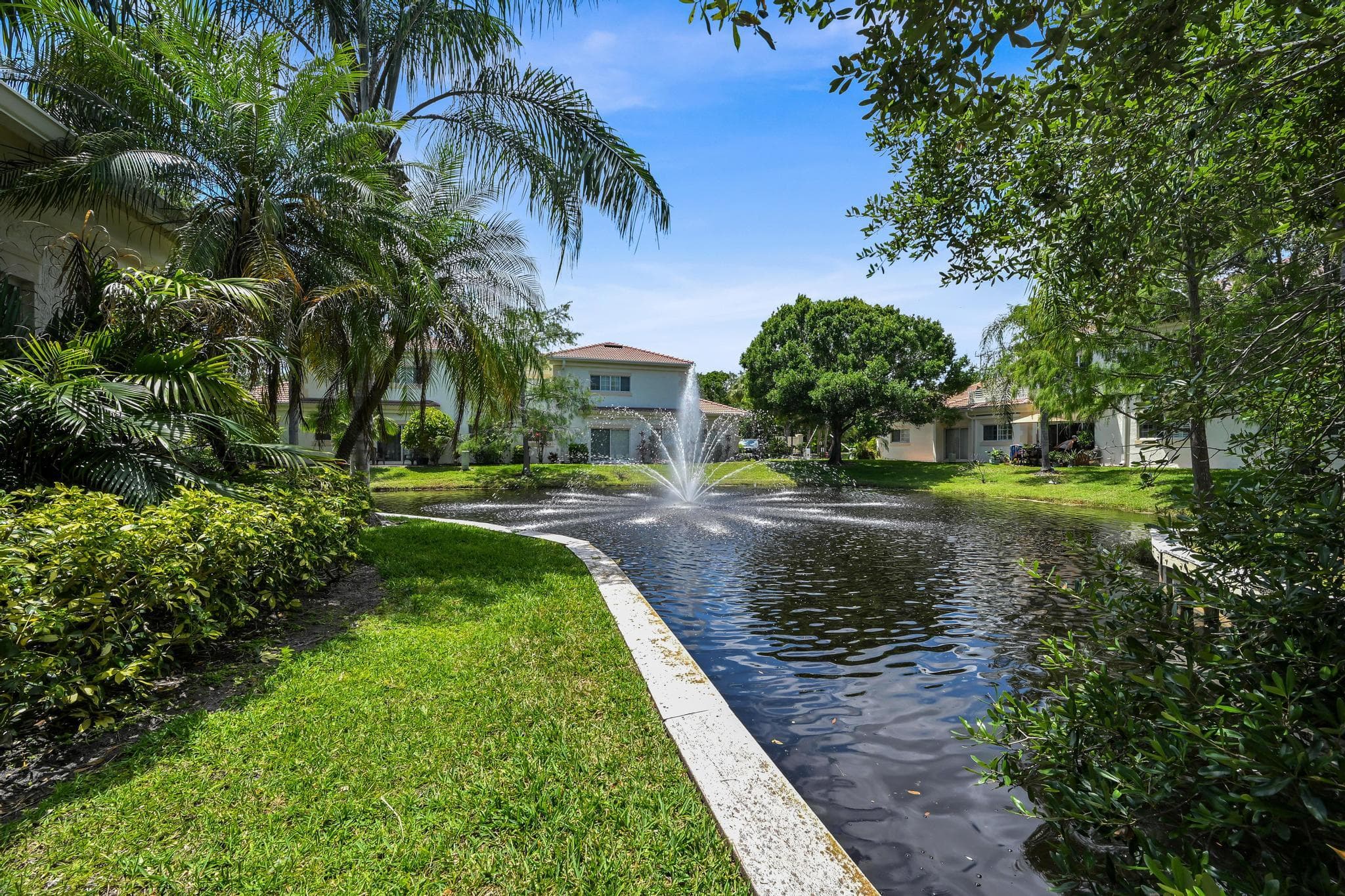 568 7th Square, Vero Beach, FL 32962 — photo 9 of 46