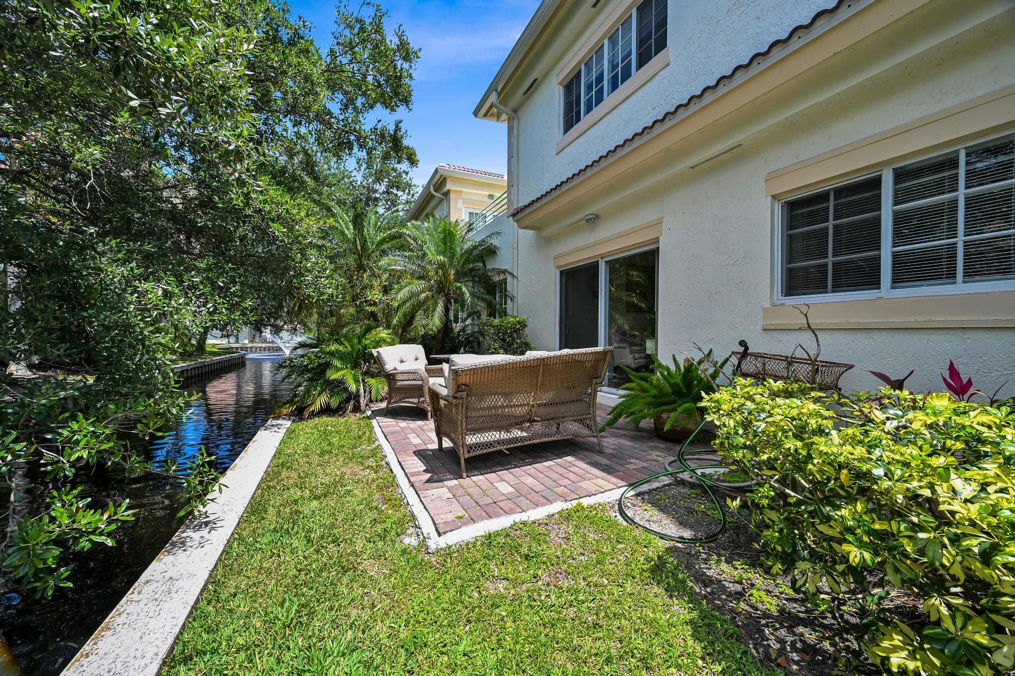 568 7th Square, Vero Beach, FL 32962 — photo 10 of 46