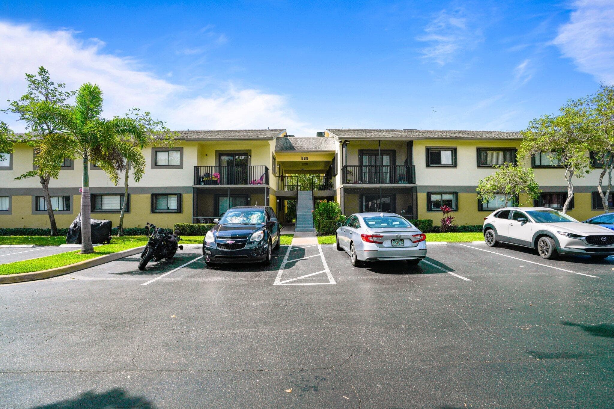 588 Trace Circle 102, Deerfield Beach, FL 33441 — photo 1 of 14