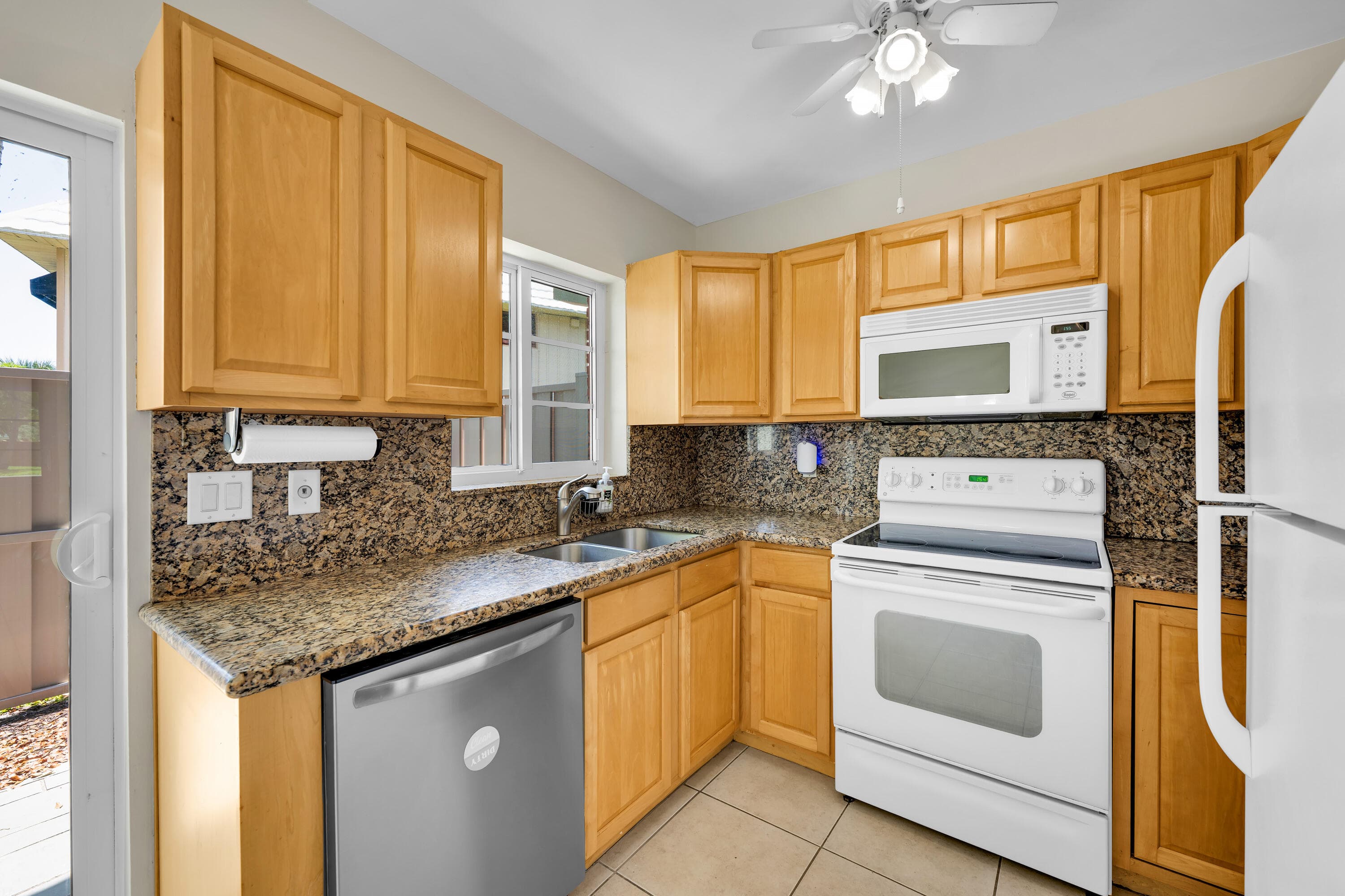 16 NE 20th Court B8, Wilton Manors, FL 33305 — photo 8 of 22