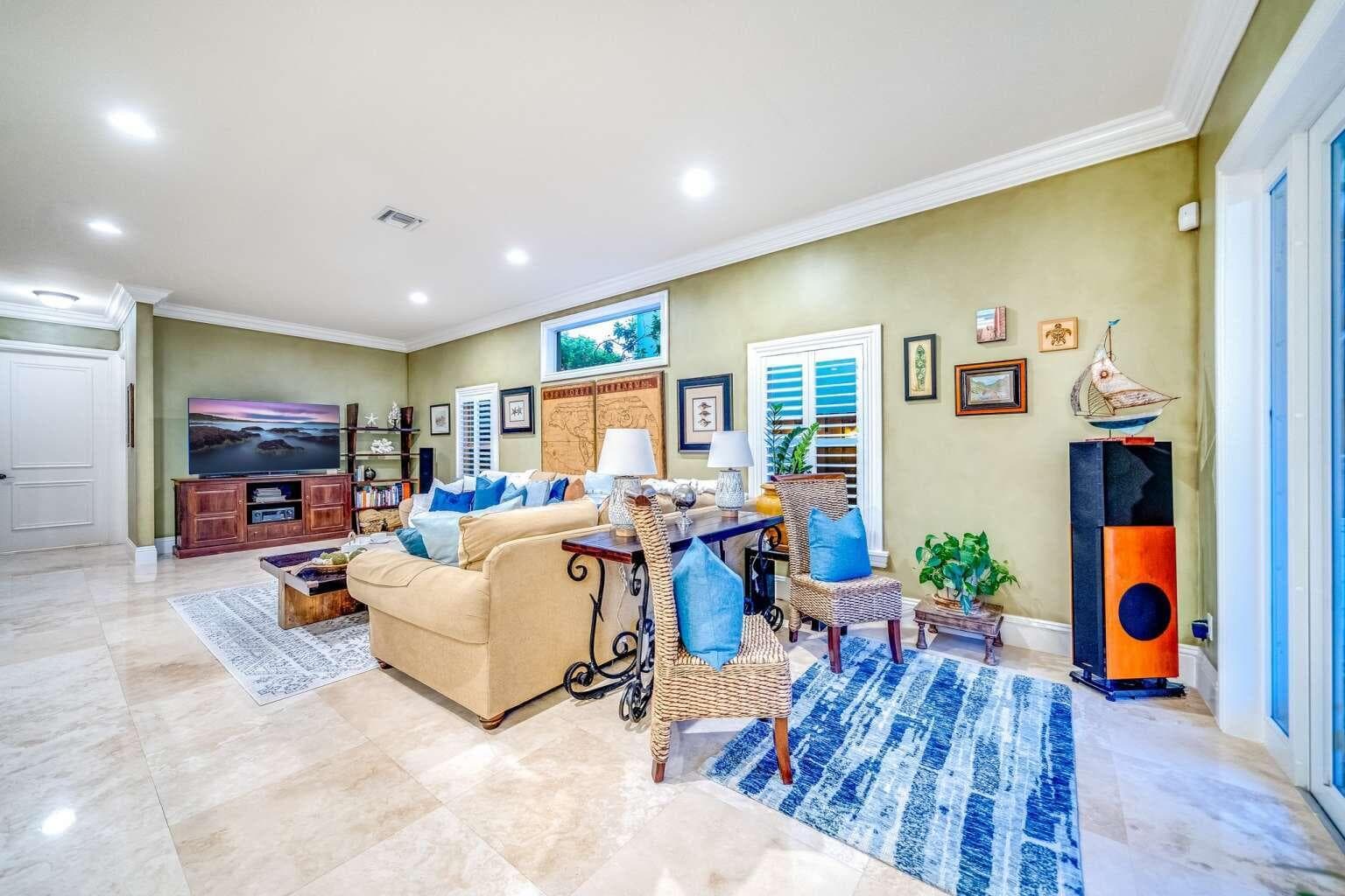 512 NE 12th Avenue, Fort Lauderdale, FL 33301 — photo 10 of 40