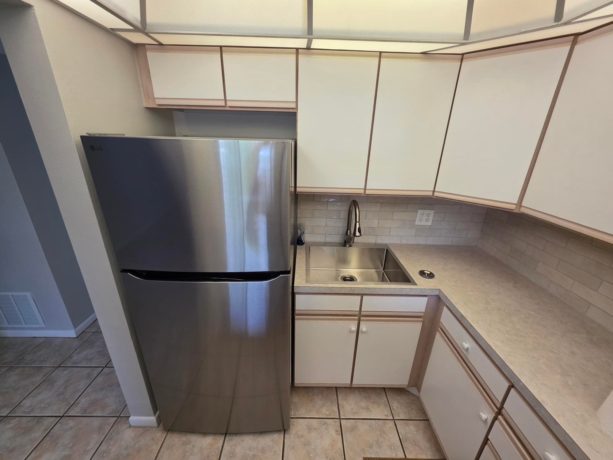 3320 Lake Osborne Drive 109, Lake Worth Beach, FL 33461 — photo 5 of 12