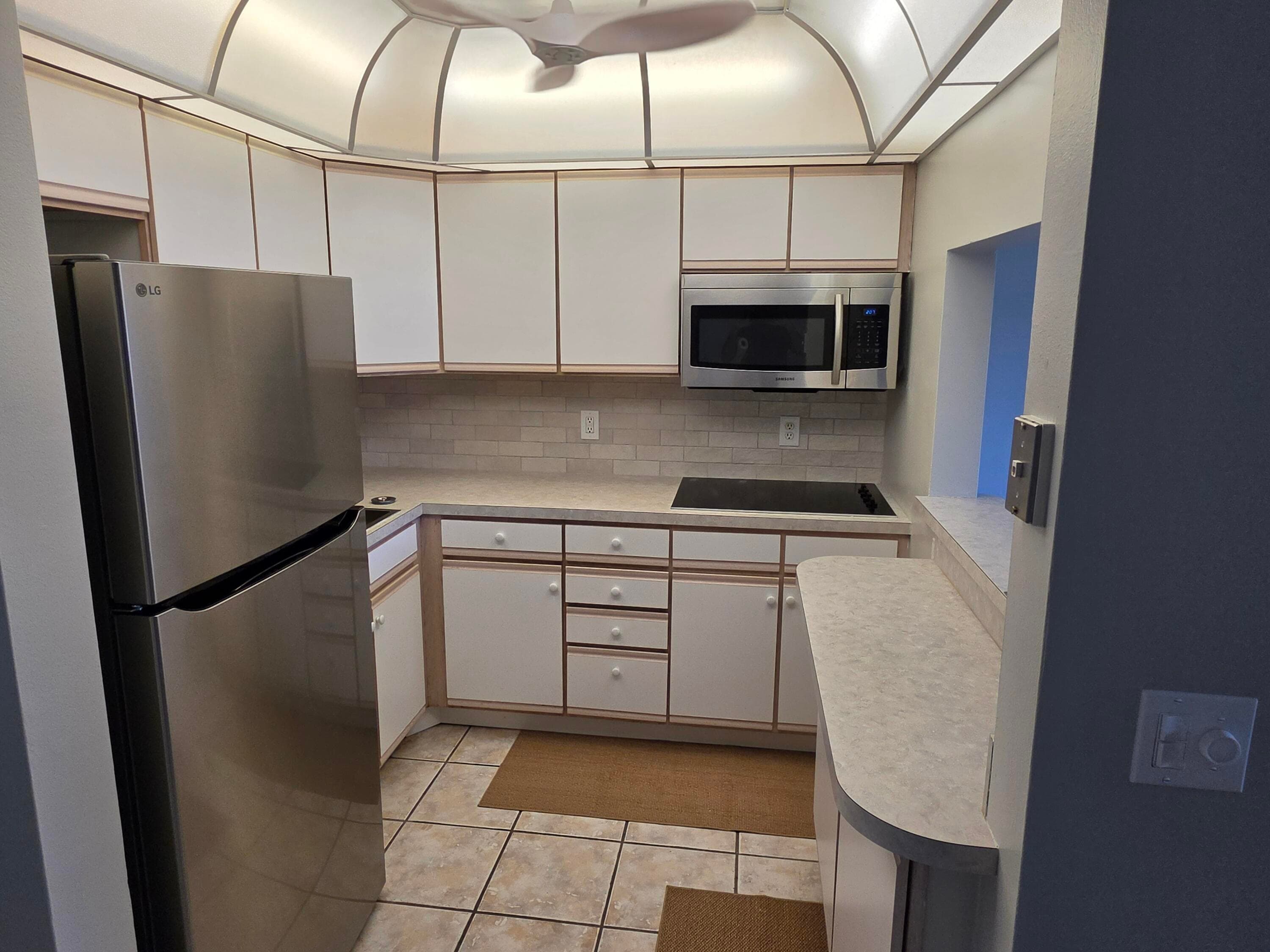 3320 Lake Osborne Drive 109, Lake Worth Beach, FL 33461 — photo 4 of 12