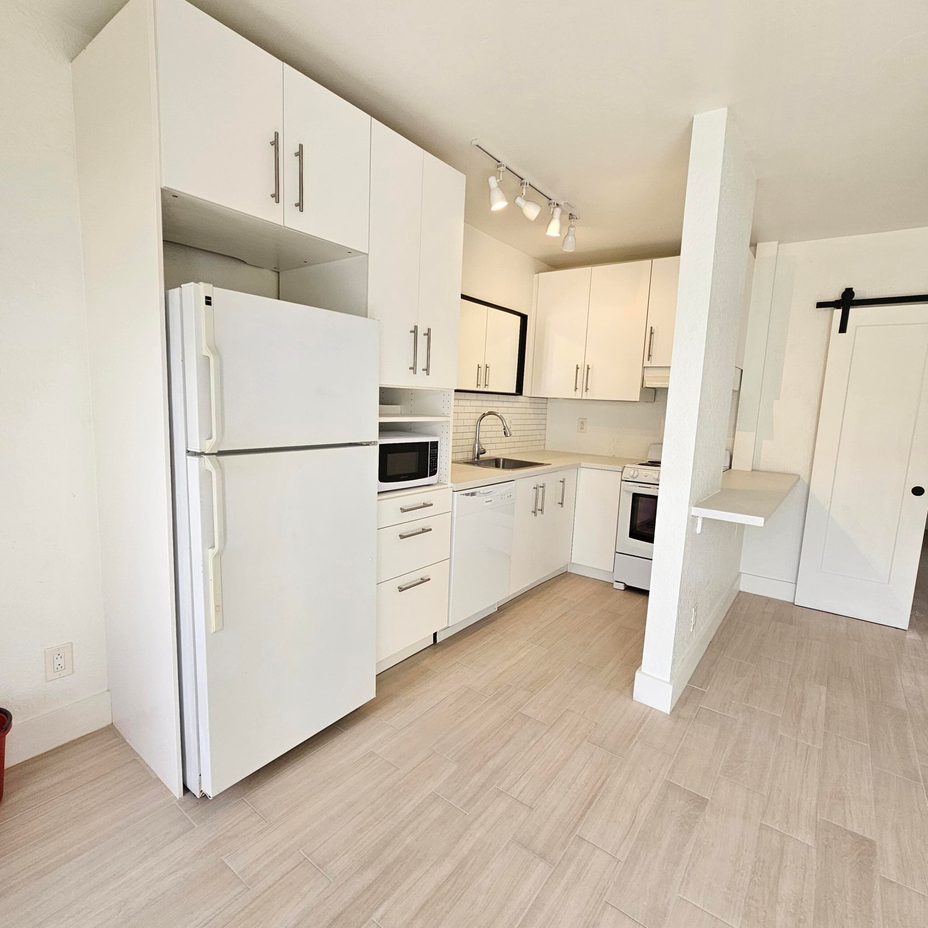 1354 Bayview Drive E, Fort Lauderdale, FL 33304 — photo 2 of 20