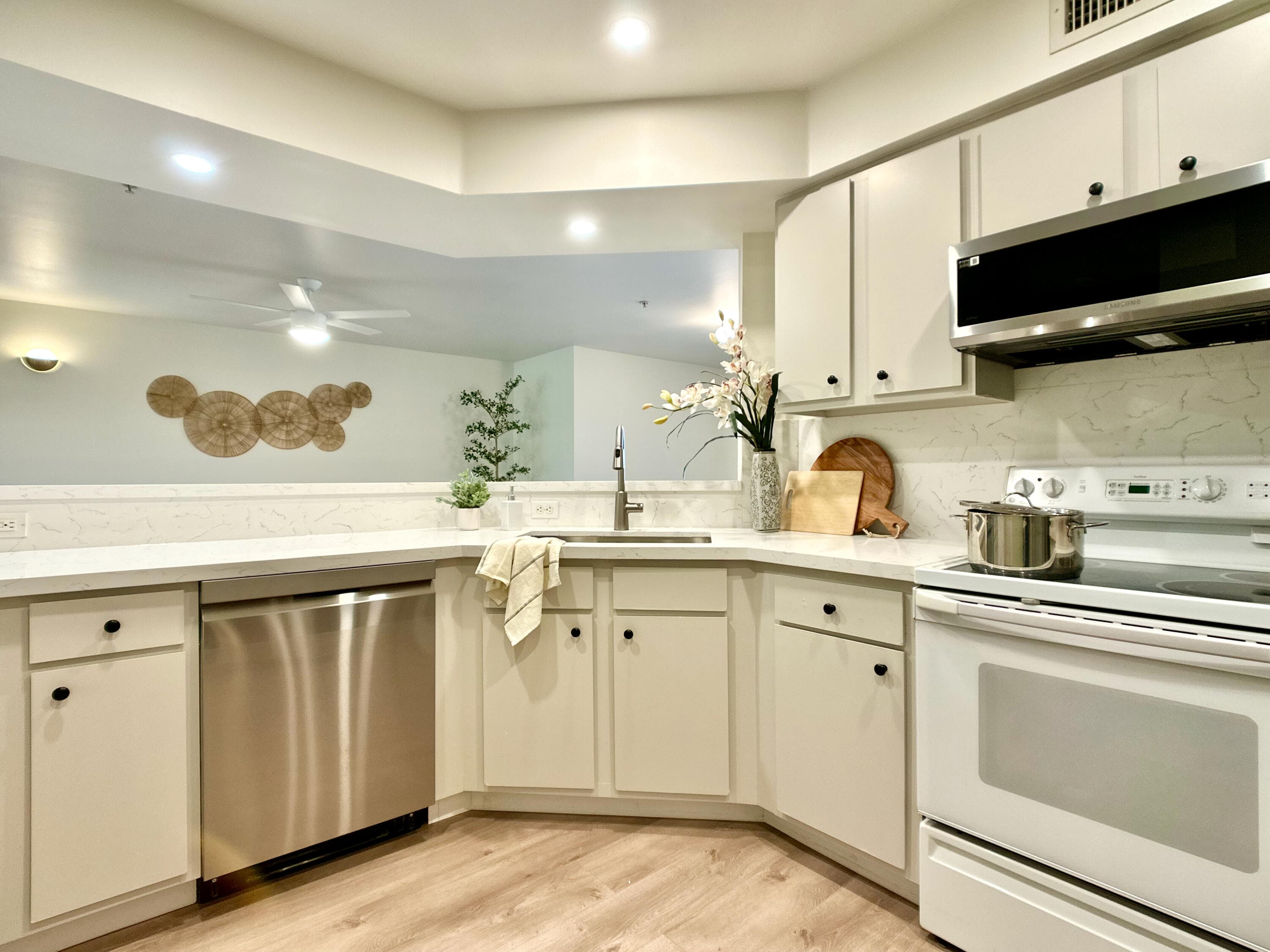 700 Scotia Drive 305, Hypoluxo, FL 33462 — photo 4 of 32