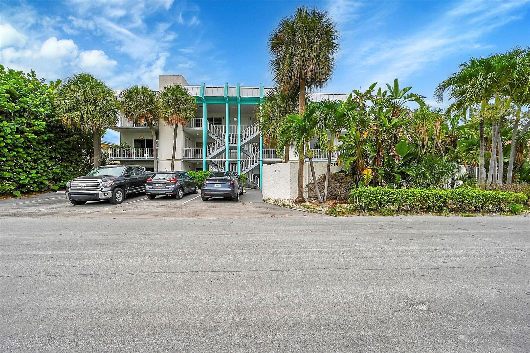 2715 NE 49th Street, Fort Lauderdale, FL 33308 — photo 1 of 34