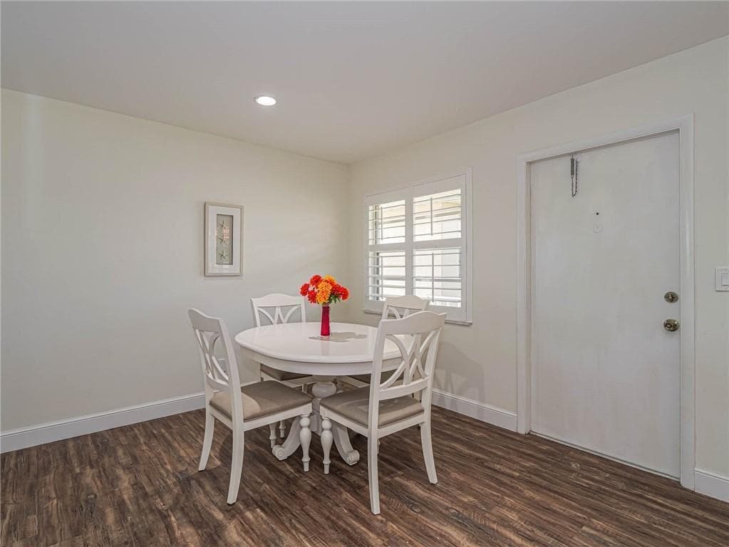 76 Royal Oak Drive 205, Vero Beach, FL 32962 — photo 9 of 37