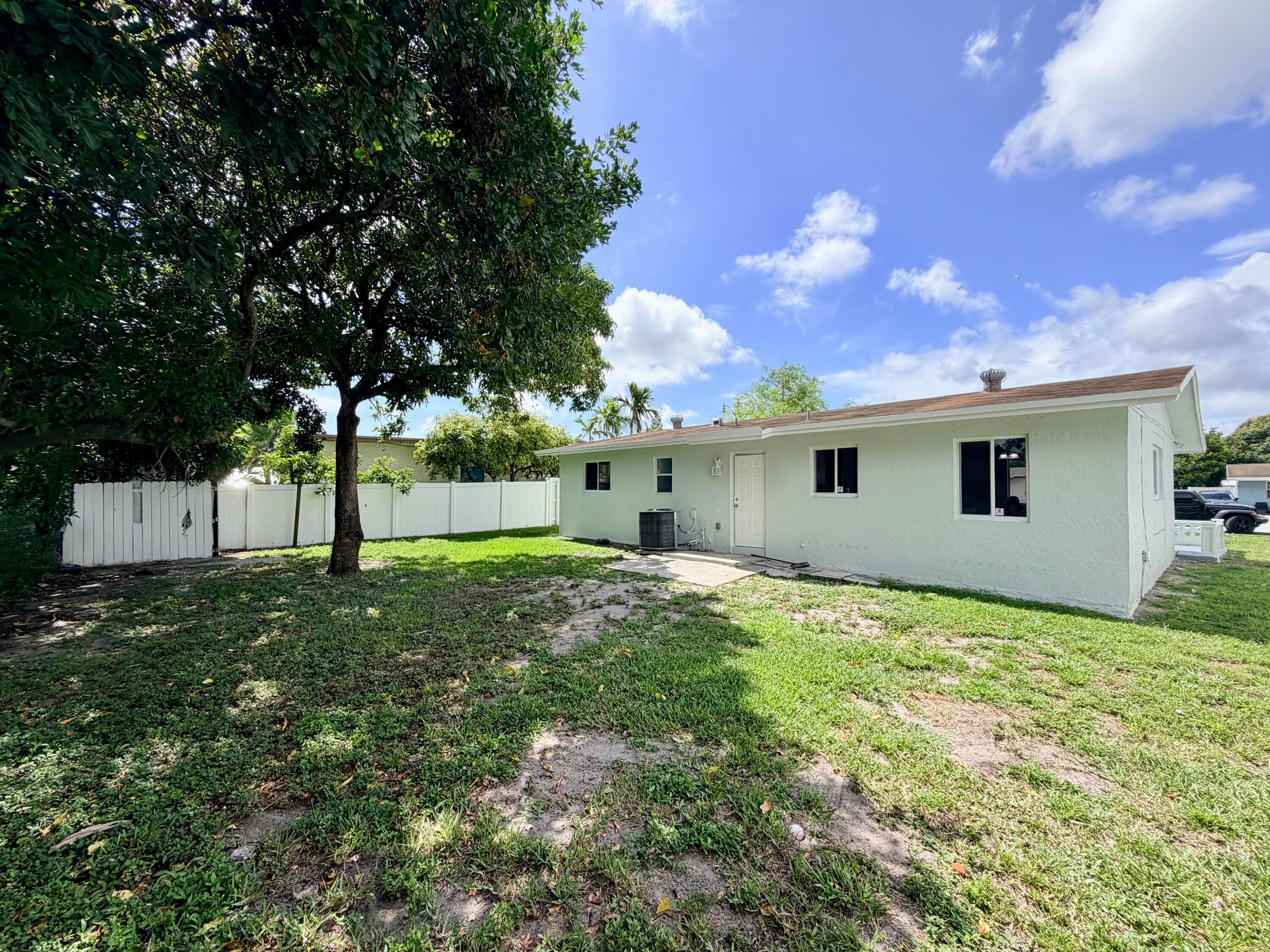 2811 NW 8th Street, Pompano Beach, FL 33069 — photo 10 of 18