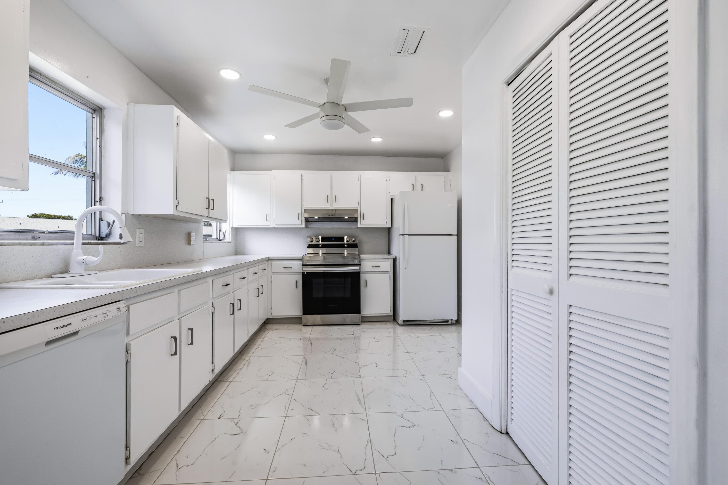 941 Crystal Lake Drive 207, Deerfield Beach, FL 33064 — photo 8 of 22