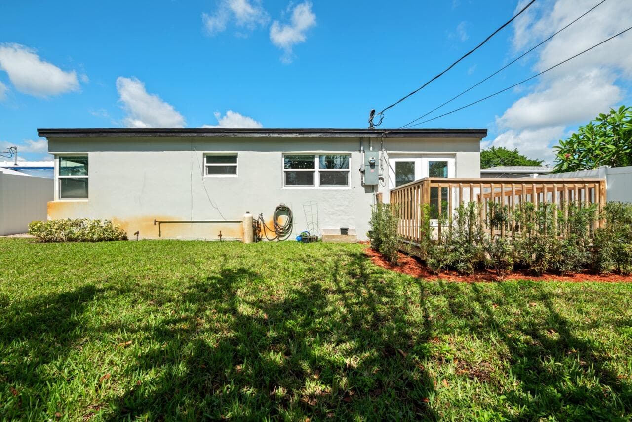 5240 NE 3rd Terrace, Oakland Park, FL 33334 — photo 23 of 26