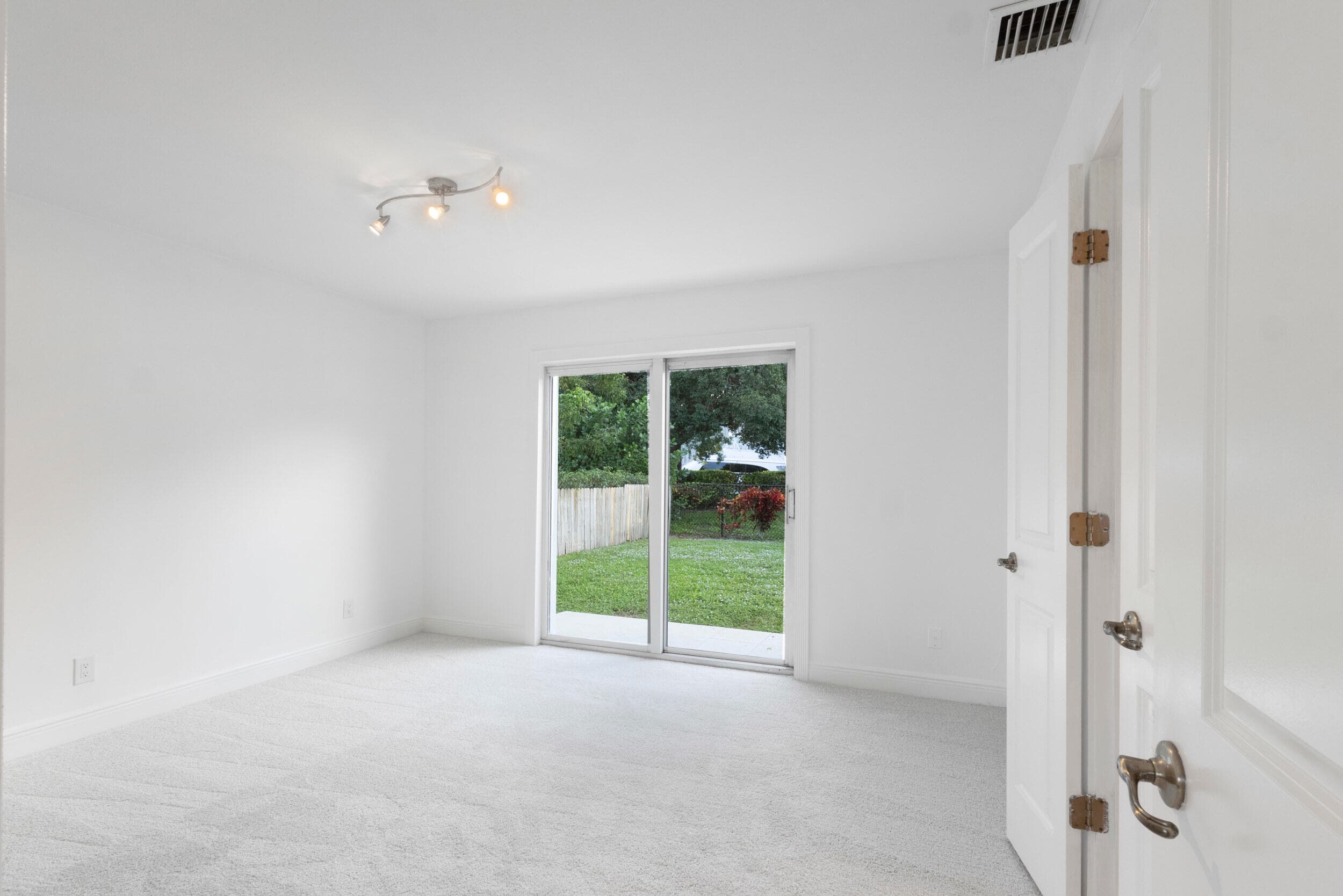 2940 NE 18th Street, Pompano Beach, FL 33062 — photo 18 of 31