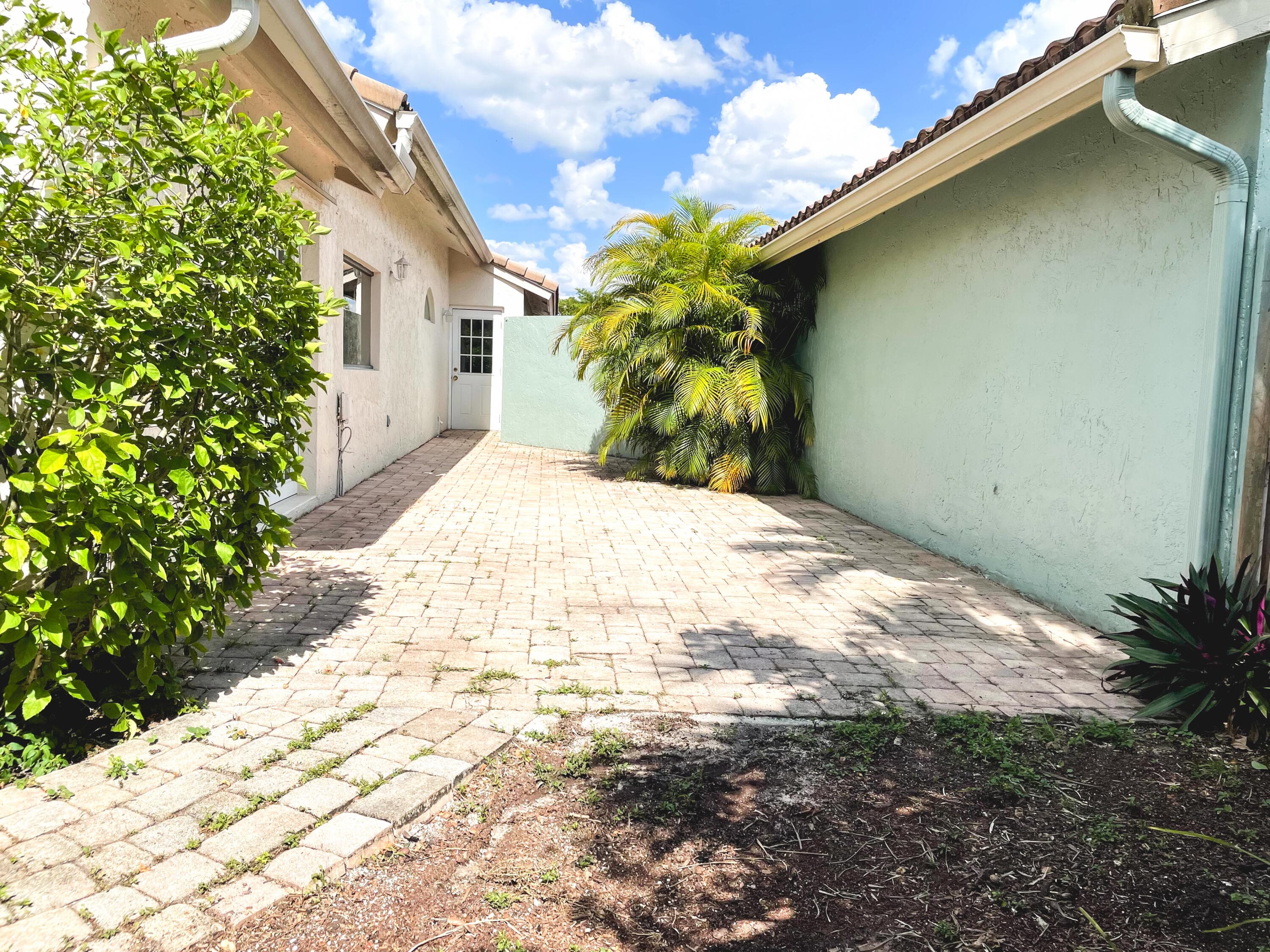 5851 Bristol Lane, Davie, FL 33331 — photo 14 of 17