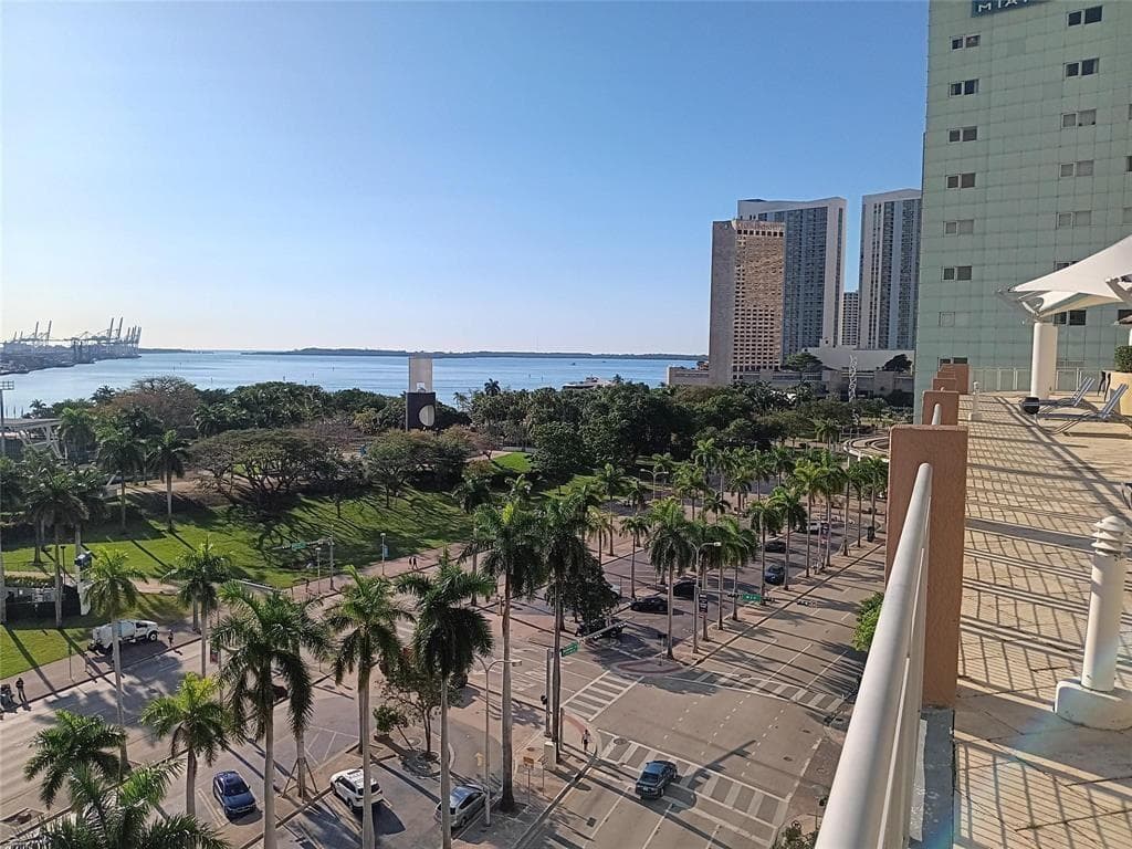 244 Biscayne Boulevard 2805, Miami, FL 33132 — photo 16 of 21