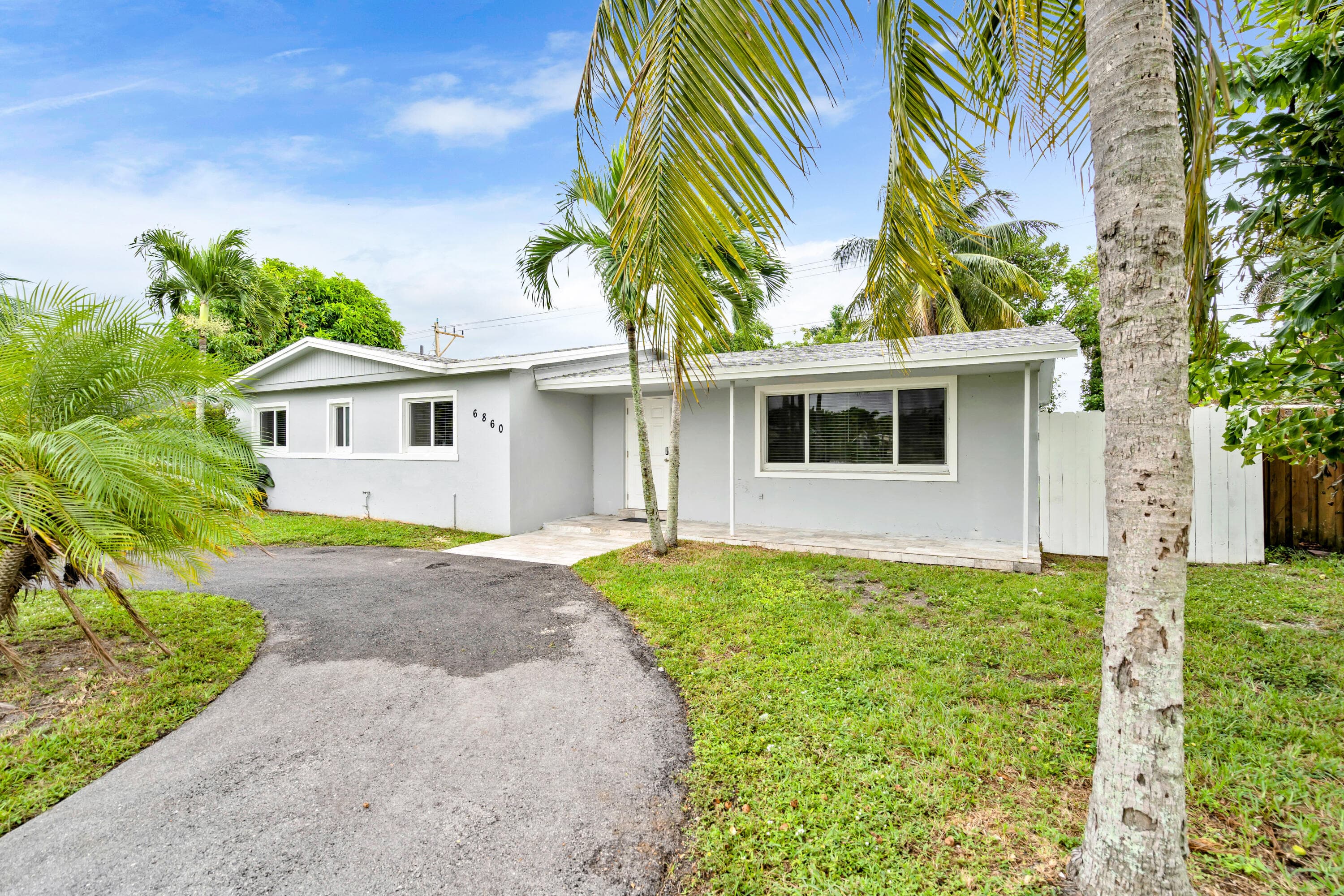 6860 Tyler Street, Hollywood, FL 33024 — photo 2 of 26