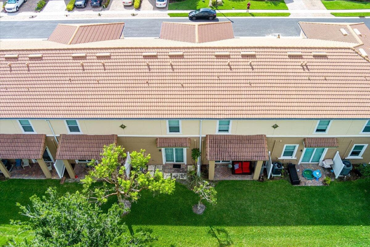 1069 Normandie Way, Vero Beach, FL 32960 — photo 37 of 47