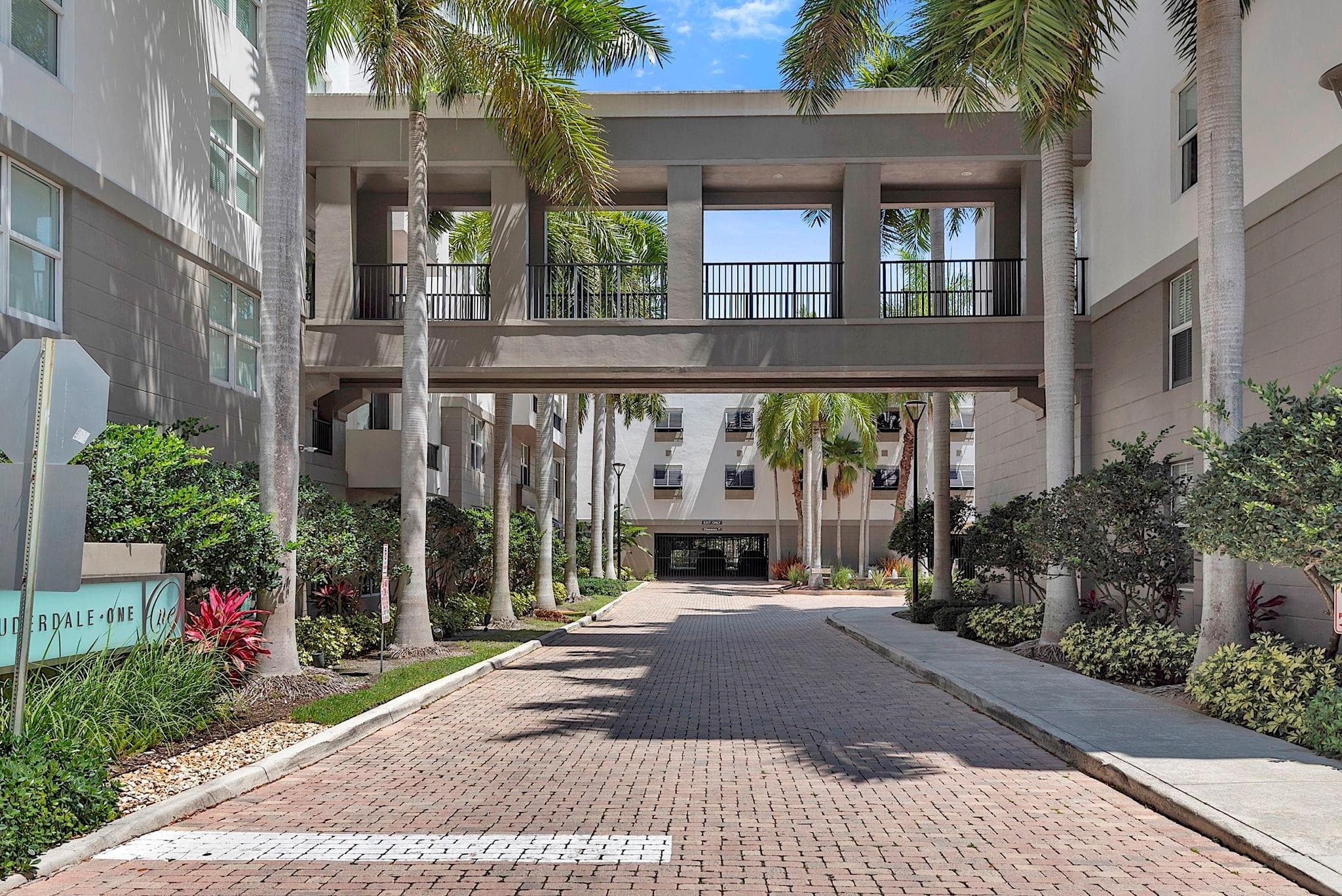 2401 NE 65th Street 502, Fort Lauderdale, FL 33308 — photo 3 of 54