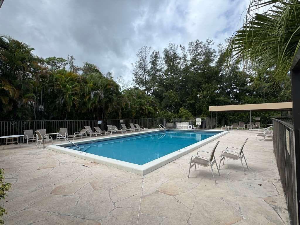Townhouse in Boca Raton — photo 31 of 33