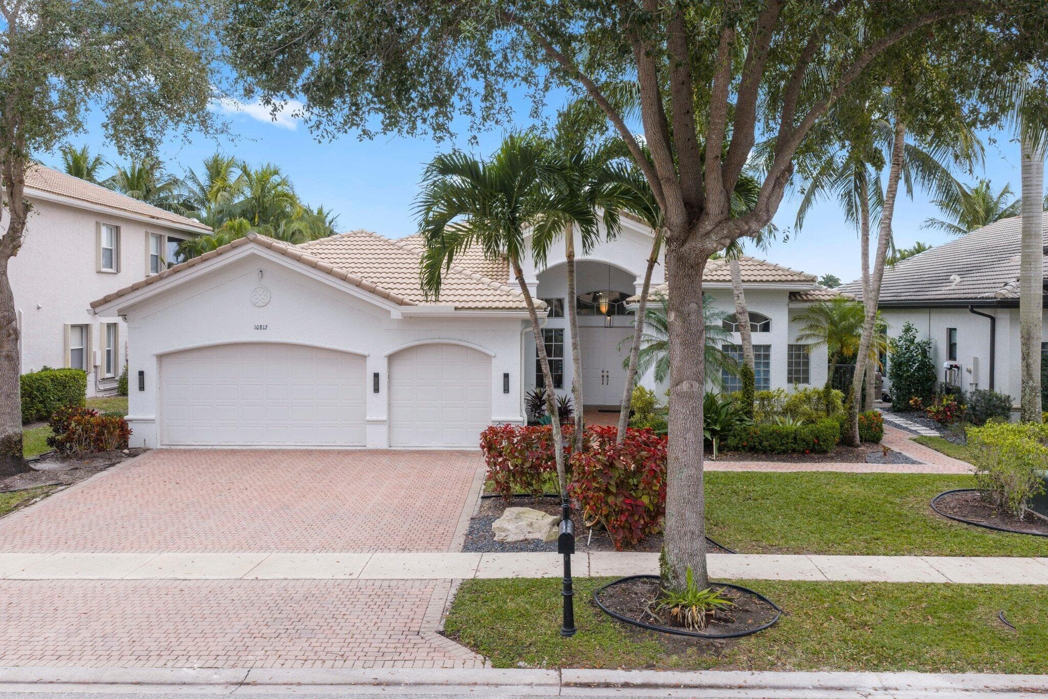 10812 Castle Oak Drive, Boynton Beach, FL 33473 — photo 1 of 72