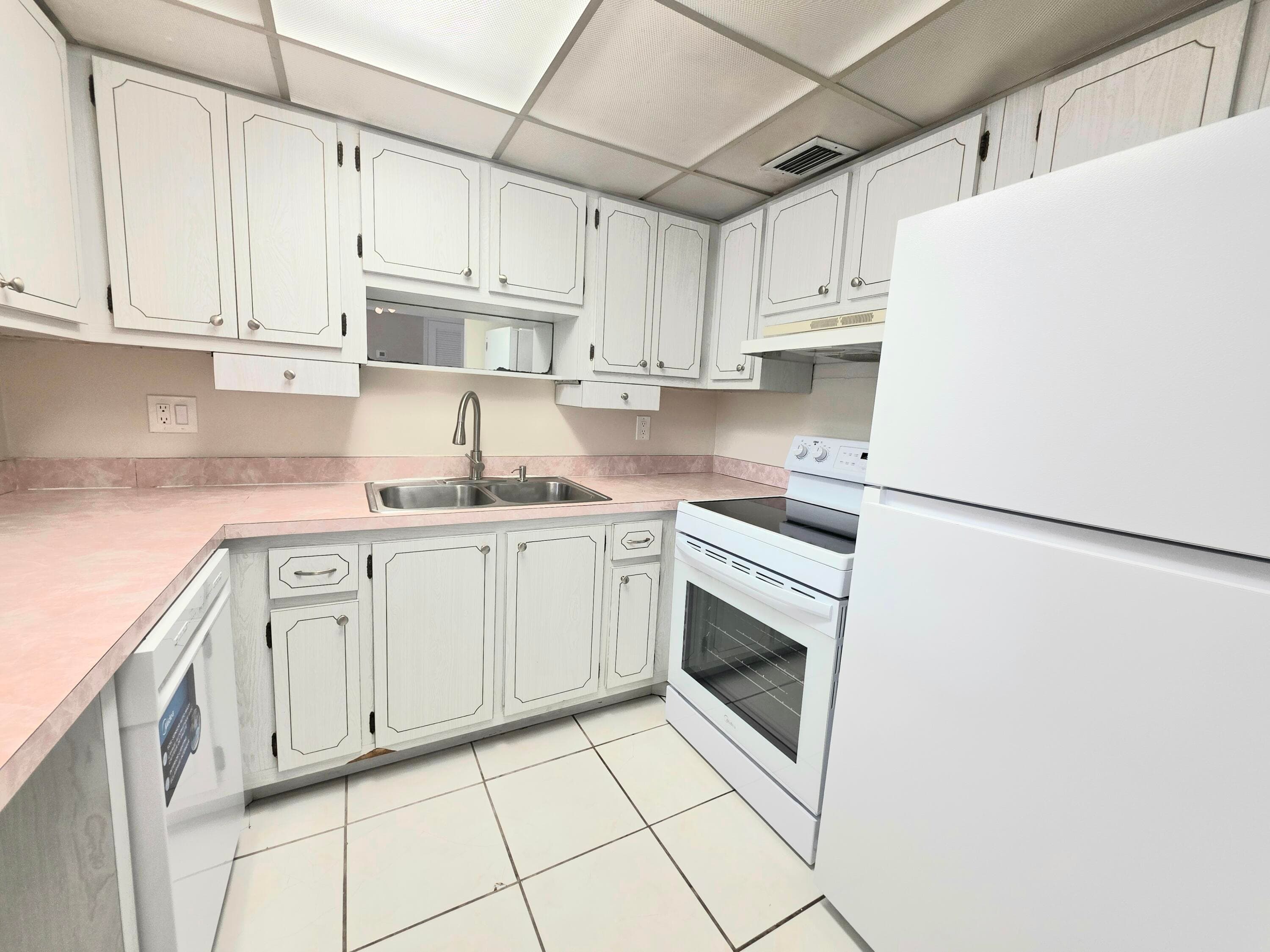 495 SE 8th Street Apt 237, Deerfield Beach, FL 33441 — photo 17 of 30