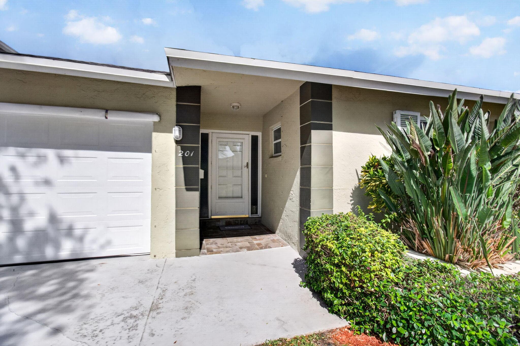 201 Del Rio Boulevard, Boca Raton, FL 33432 — photo 4 of 57
