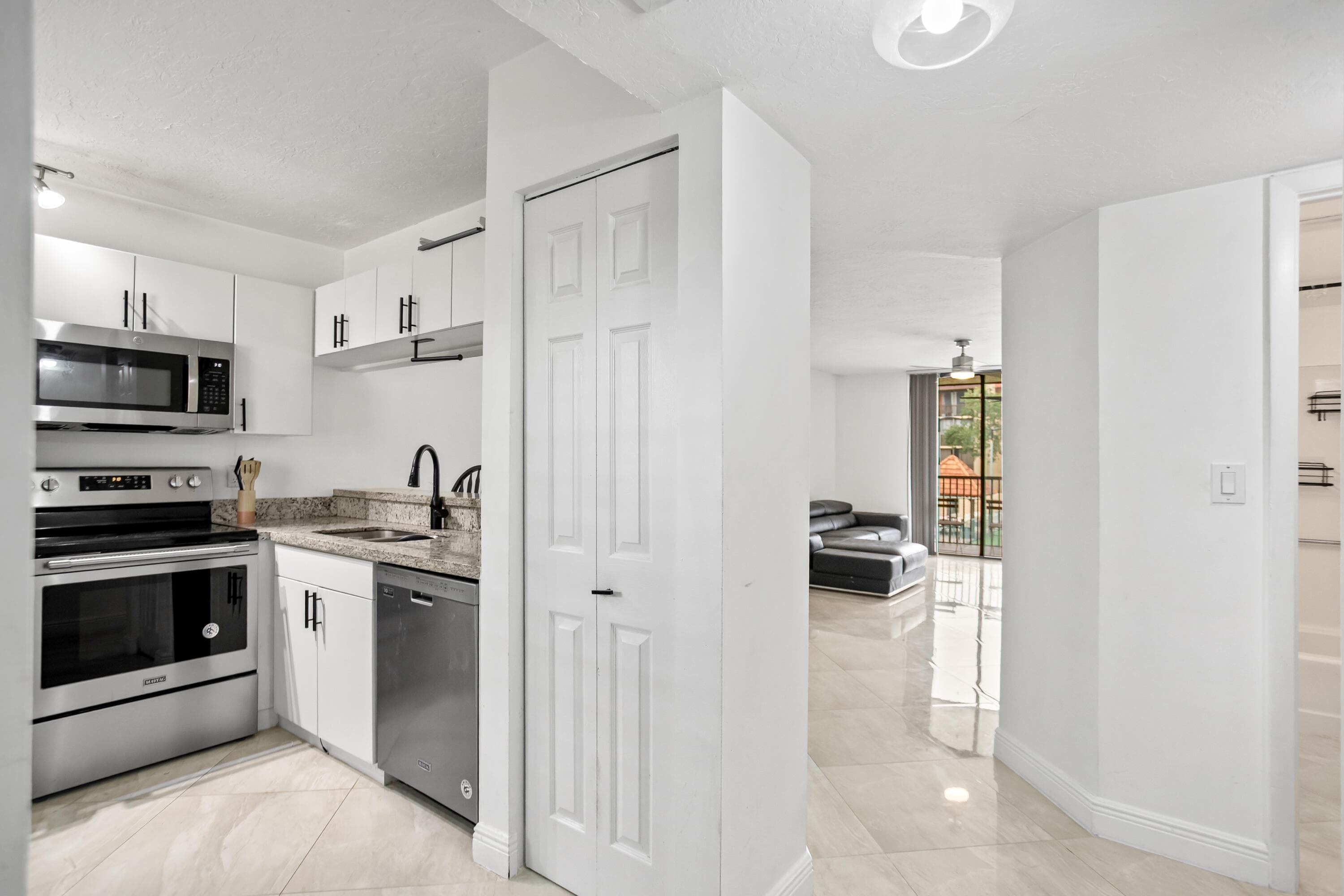 10401 W Broward Boulevard 209, Plantation, FL 33324 — photo 13 of 16