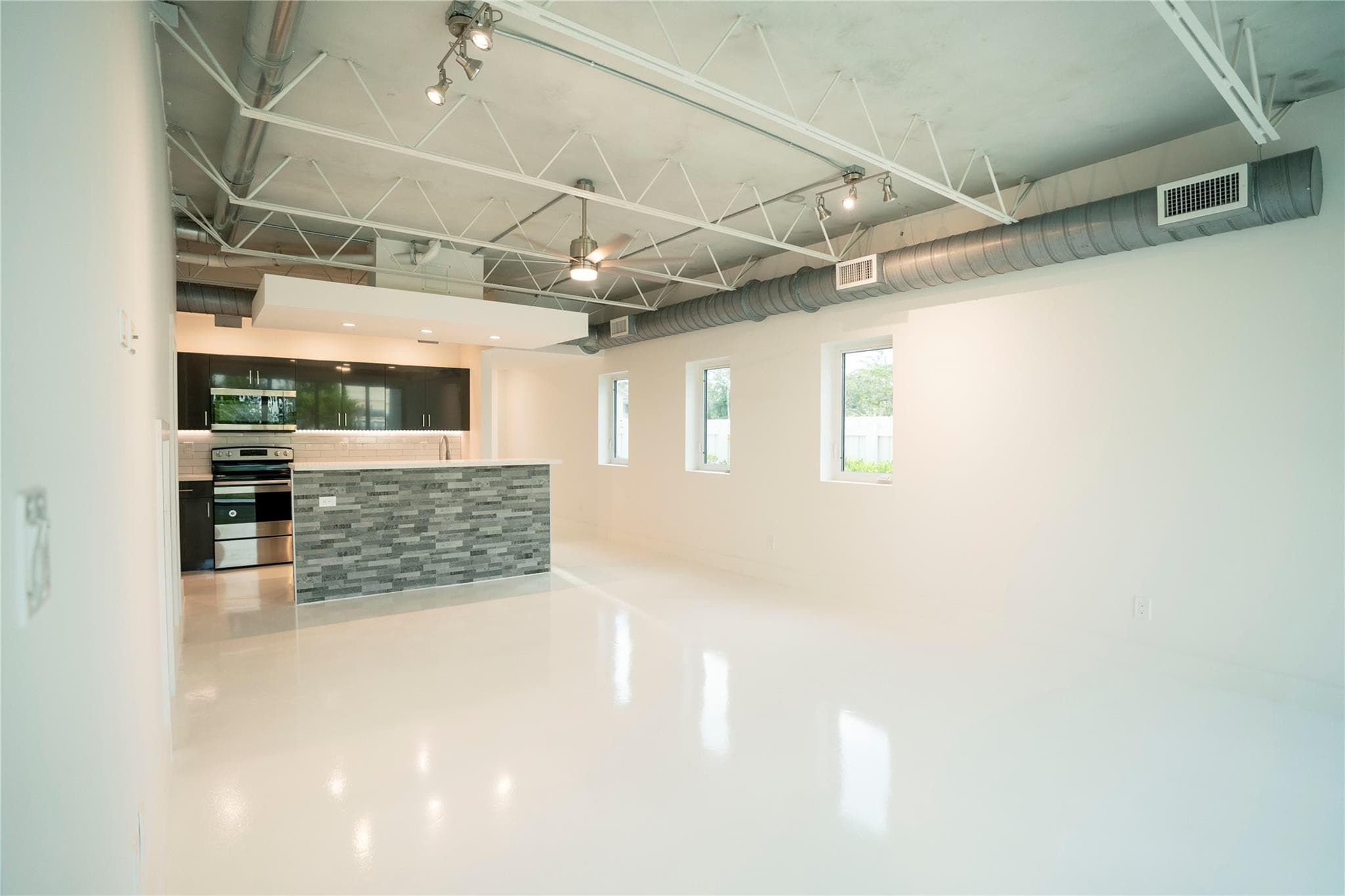 1413 NE 5th Avenue 1, Fort Lauderdale, FL 33304 — photo 9 of 39