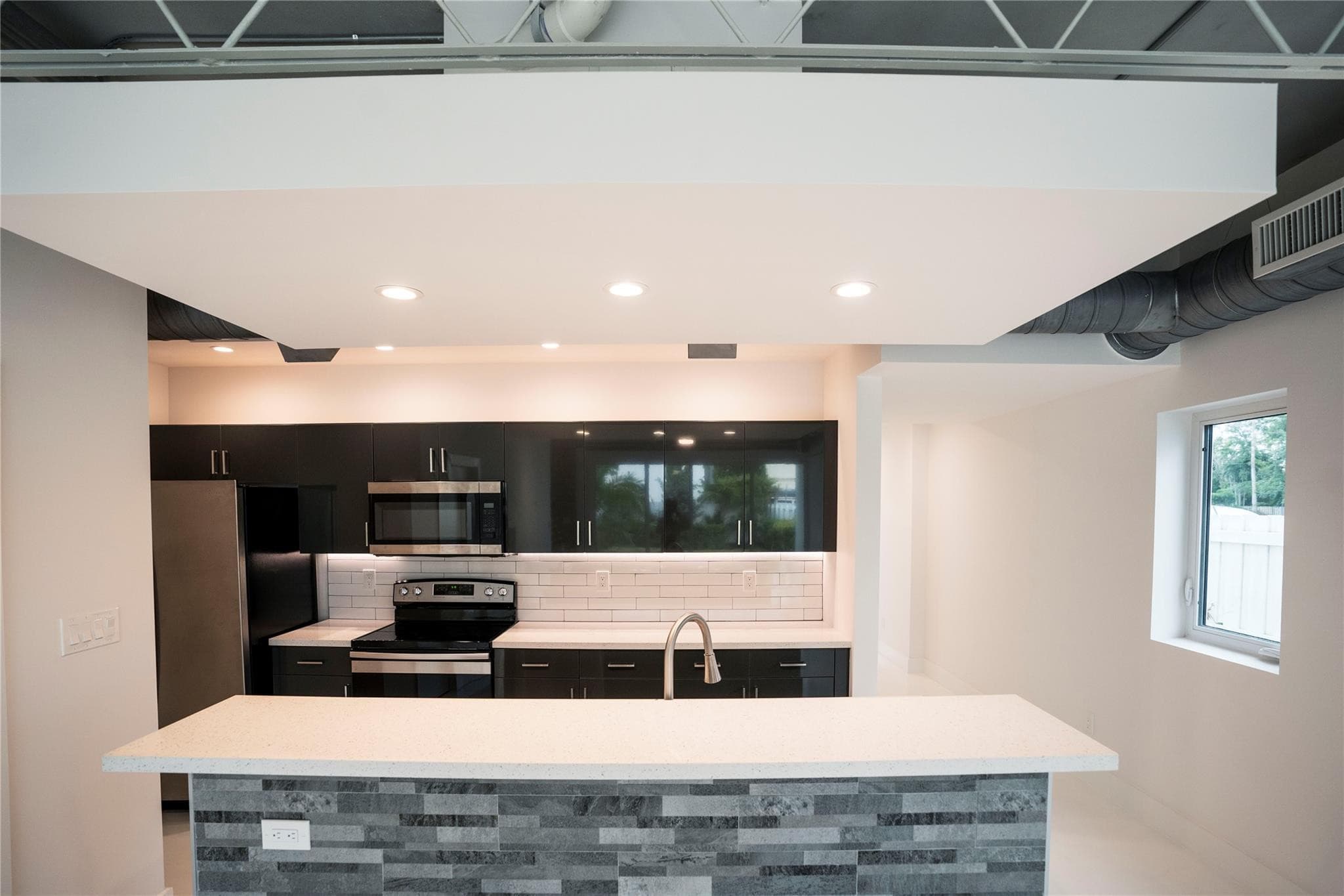 1413 NE 5th Avenue 1, Fort Lauderdale, FL 33304 — photo 12 of 39