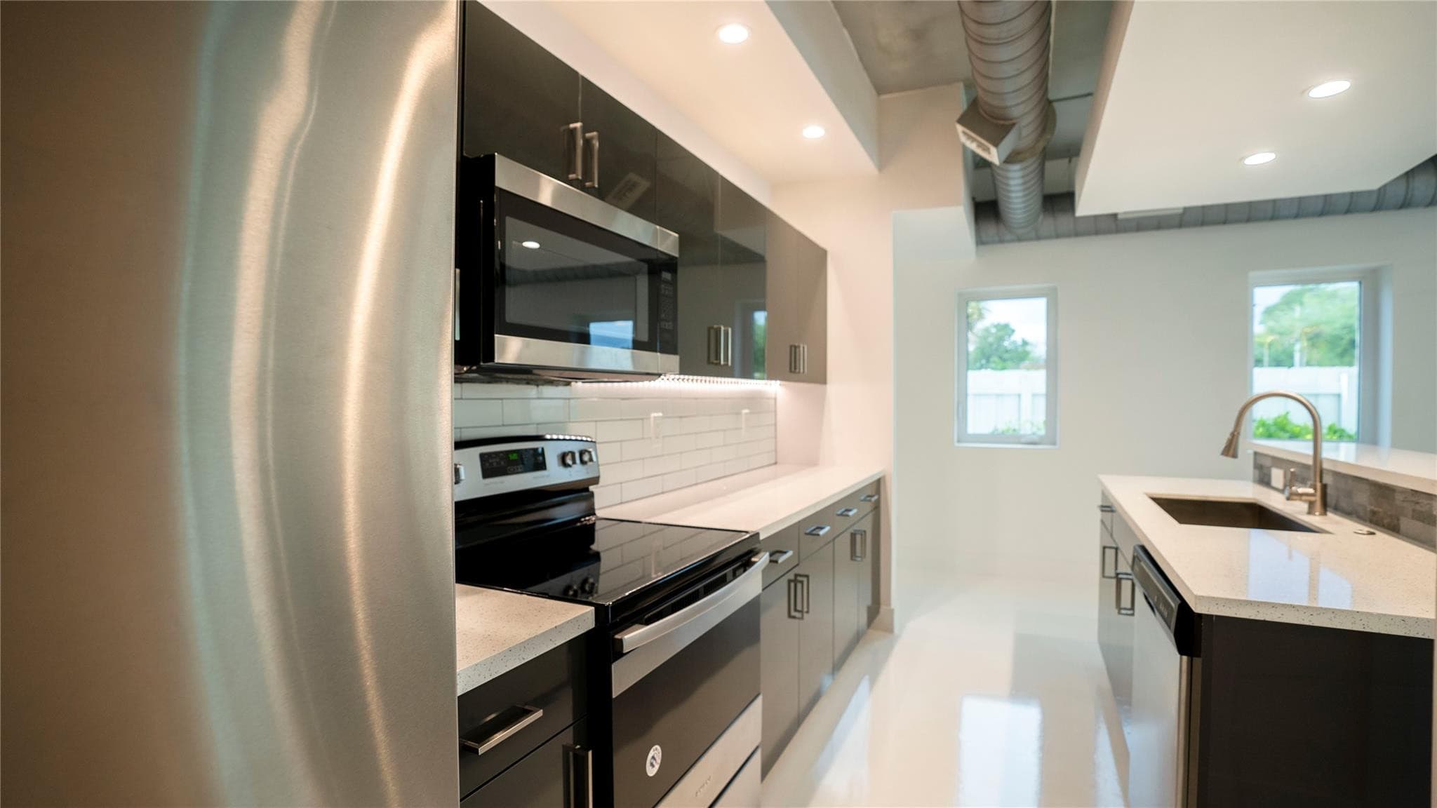 1413 NE 5th Avenue 1, Fort Lauderdale, FL 33304 — photo 13 of 39
