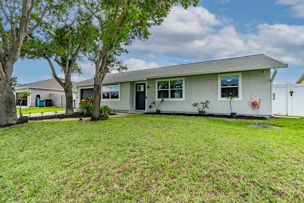 2590 SW Hinchman Street, Port St. Lucie, FL 34984 — photo 5 of 54