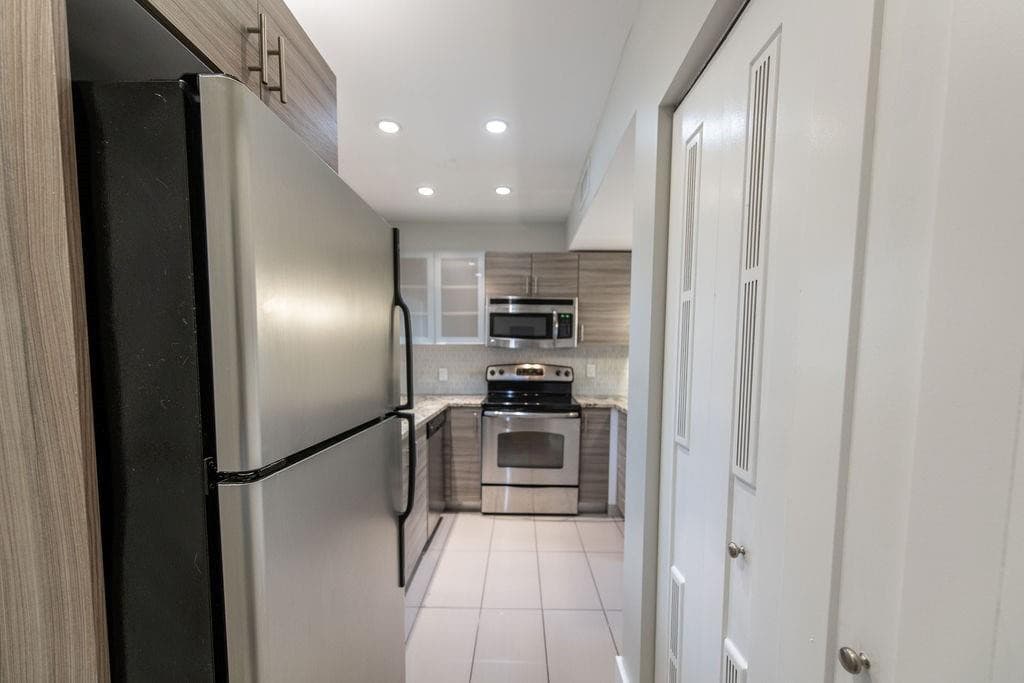 64 Isle Of Venice Drive 22, Fort Lauderdale, FL 33301 — photo 8 of 21