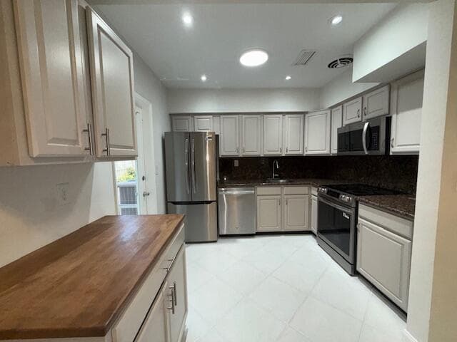 1575 NE 47th Street, Oakland Park, FL 33334 — photo 2 of 47