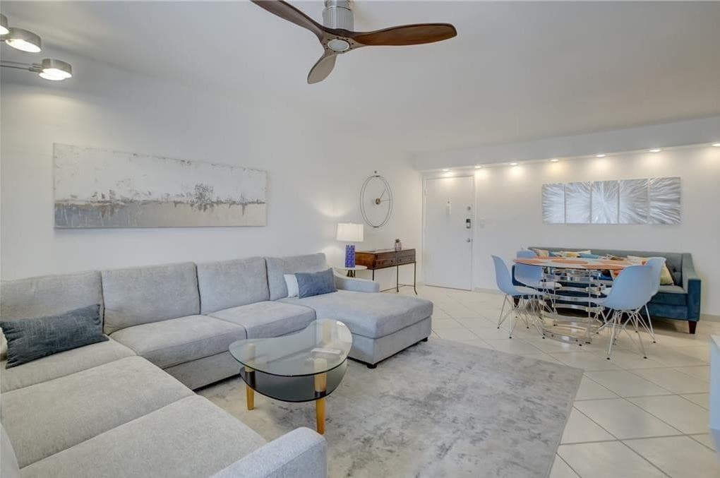 3020 NE 16th Avenue 304, Oakland Park, FL 33334 — photo 2 of 29