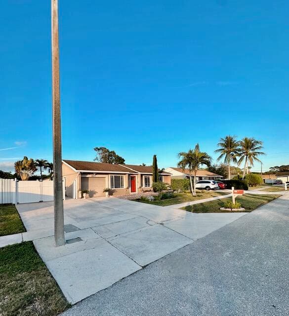 10079 Yeoman Lane, Royal Palm Beach, FL 33411 — photo 4 of 31