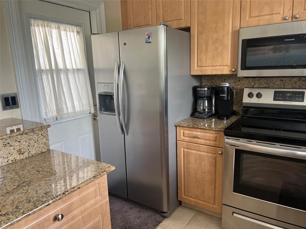 1221 SE 3rd Street 3, Deerfield Beach, FL 33441 — photo 3 of 19