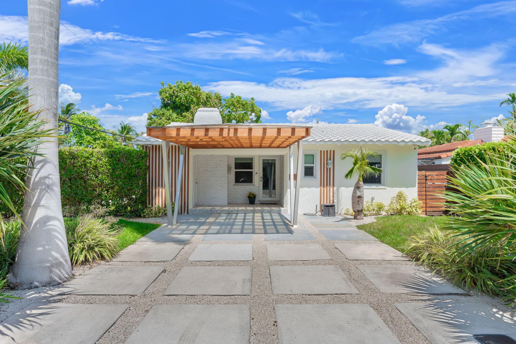 648 NE 17th Avenue, Fort Lauderdale, FL 33304 — photo 1 of 50