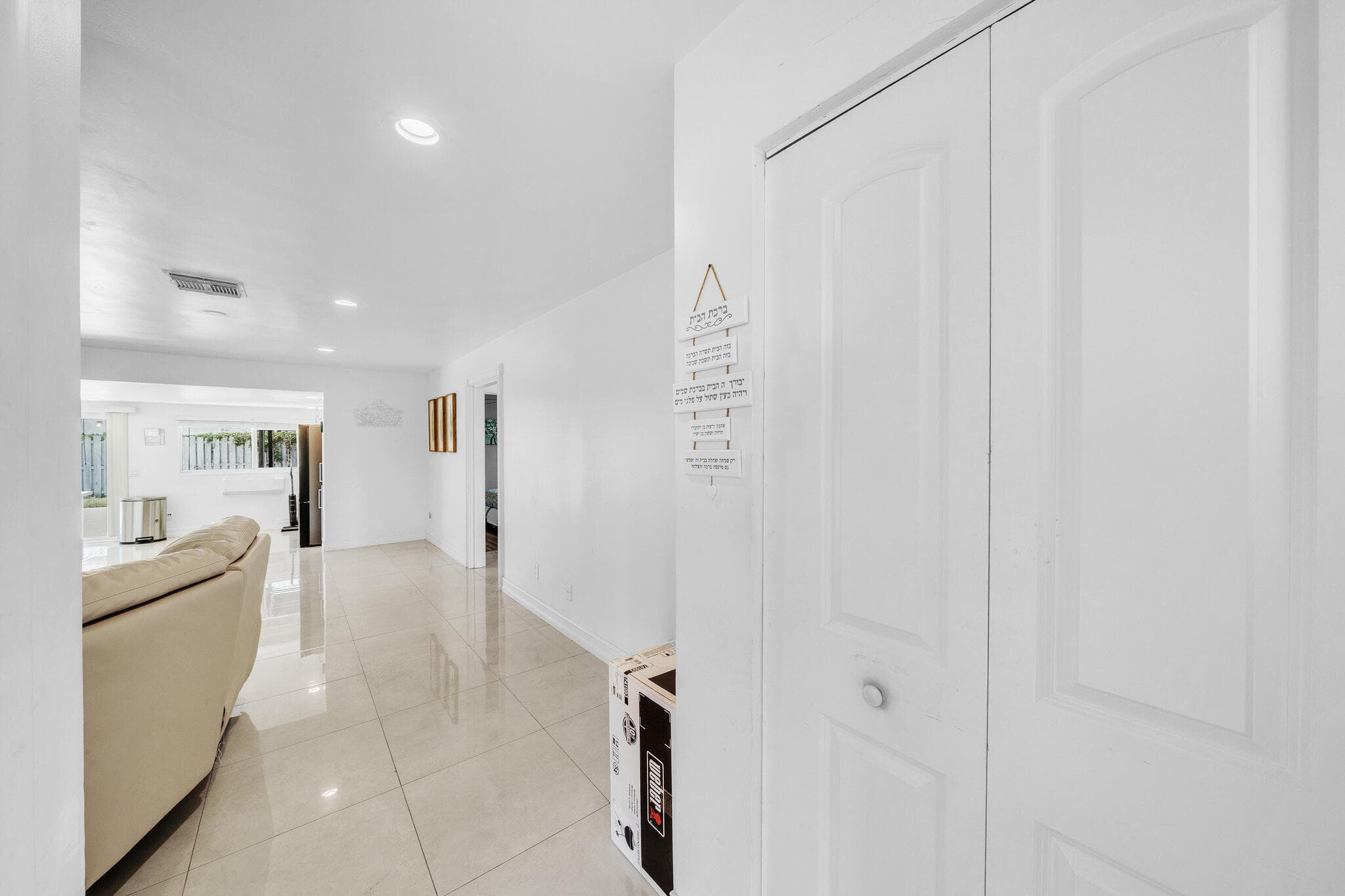2298 NE 2nd Avenue, Boca Raton, FL 33431 — photo 8 of 40
