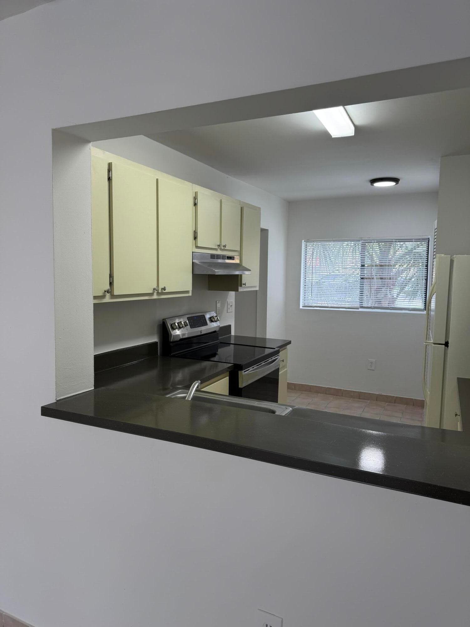 417 E Palm Cir Circle E 417, Pembroke Pines, FL 33025 — photo 14 of 20