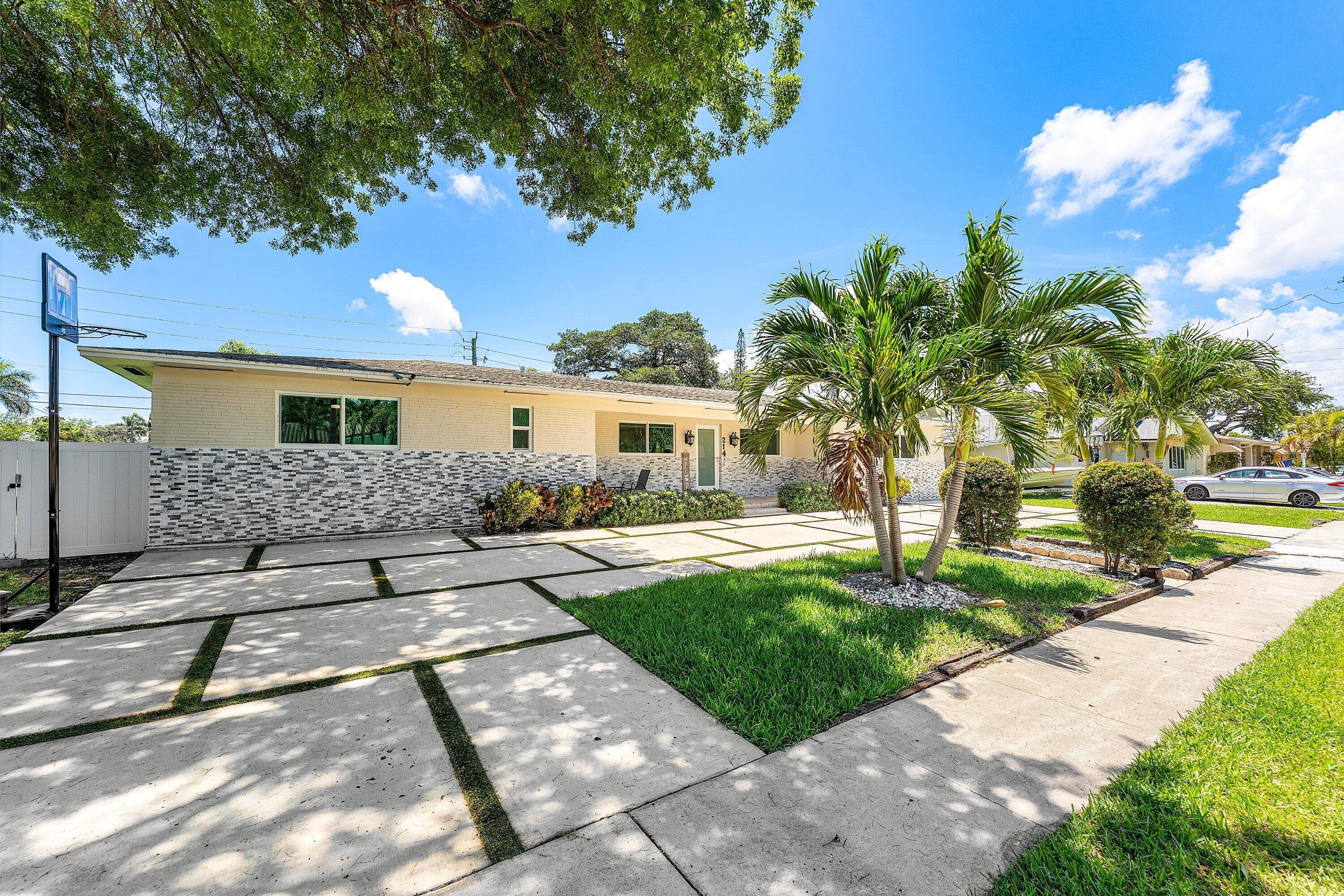 214 SE 5th Street, Dania Beach, FL 33004 — photo 2 of 40